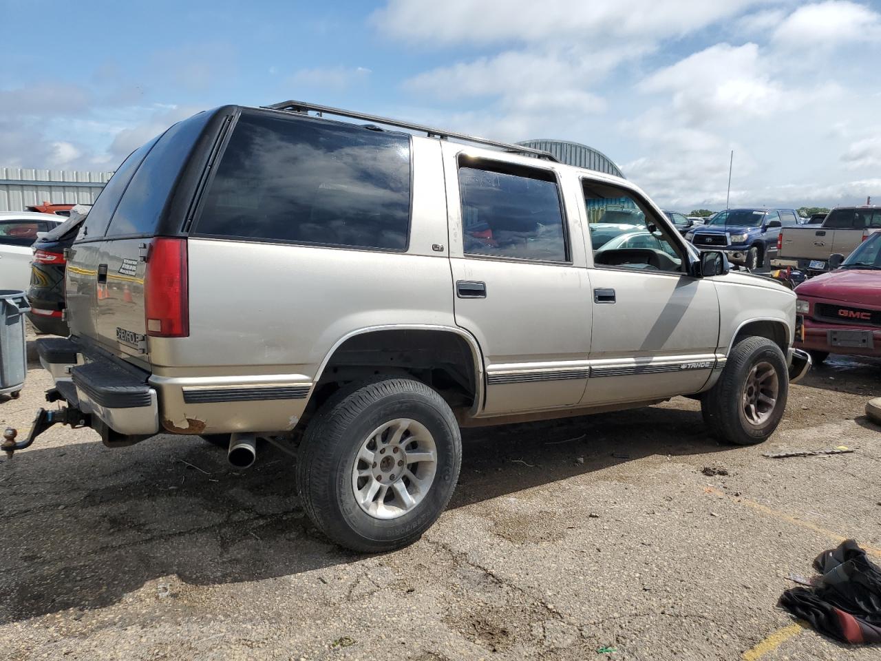 1998 Chevrolet Tahoe K1500 Silver vin: 1GNEK13R1WJ345984