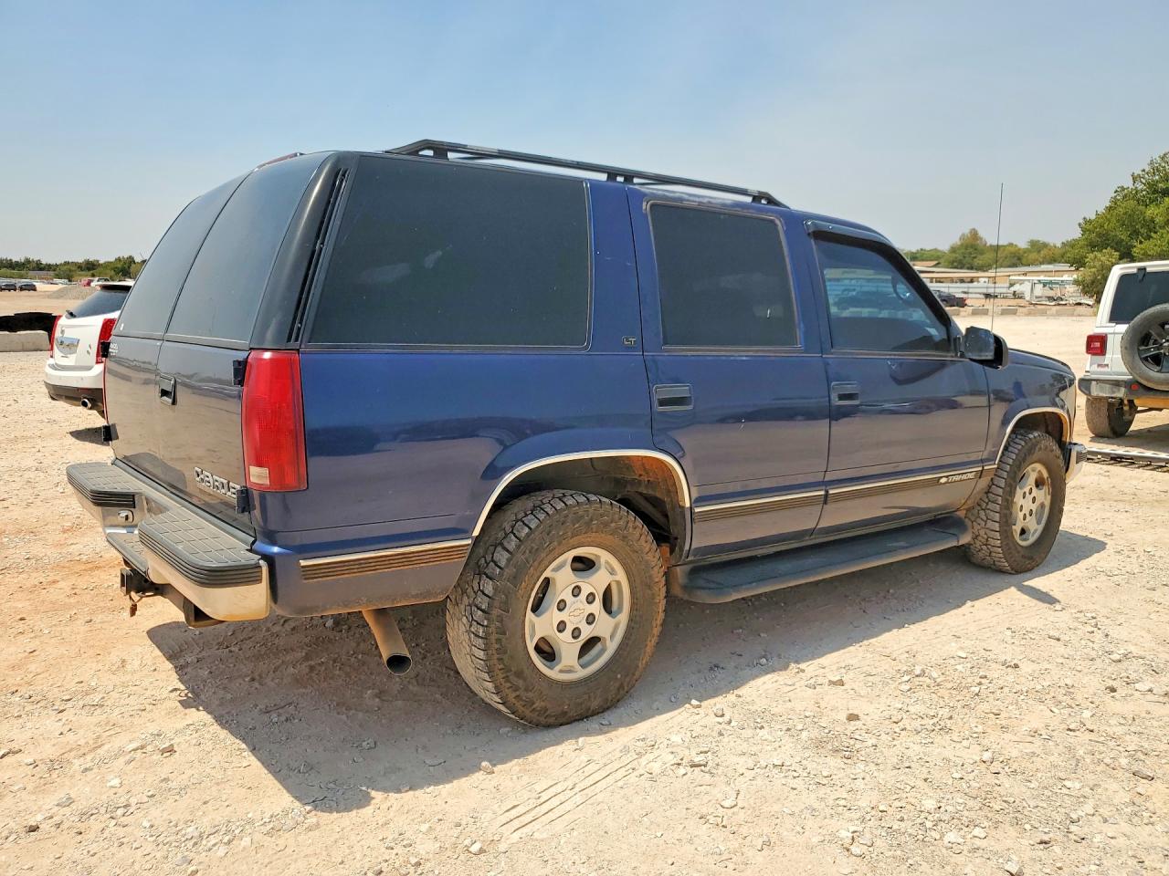 1999 Chevrolet Tahoe K1500 Blue vin: 1GNEK13R1XJ452812
