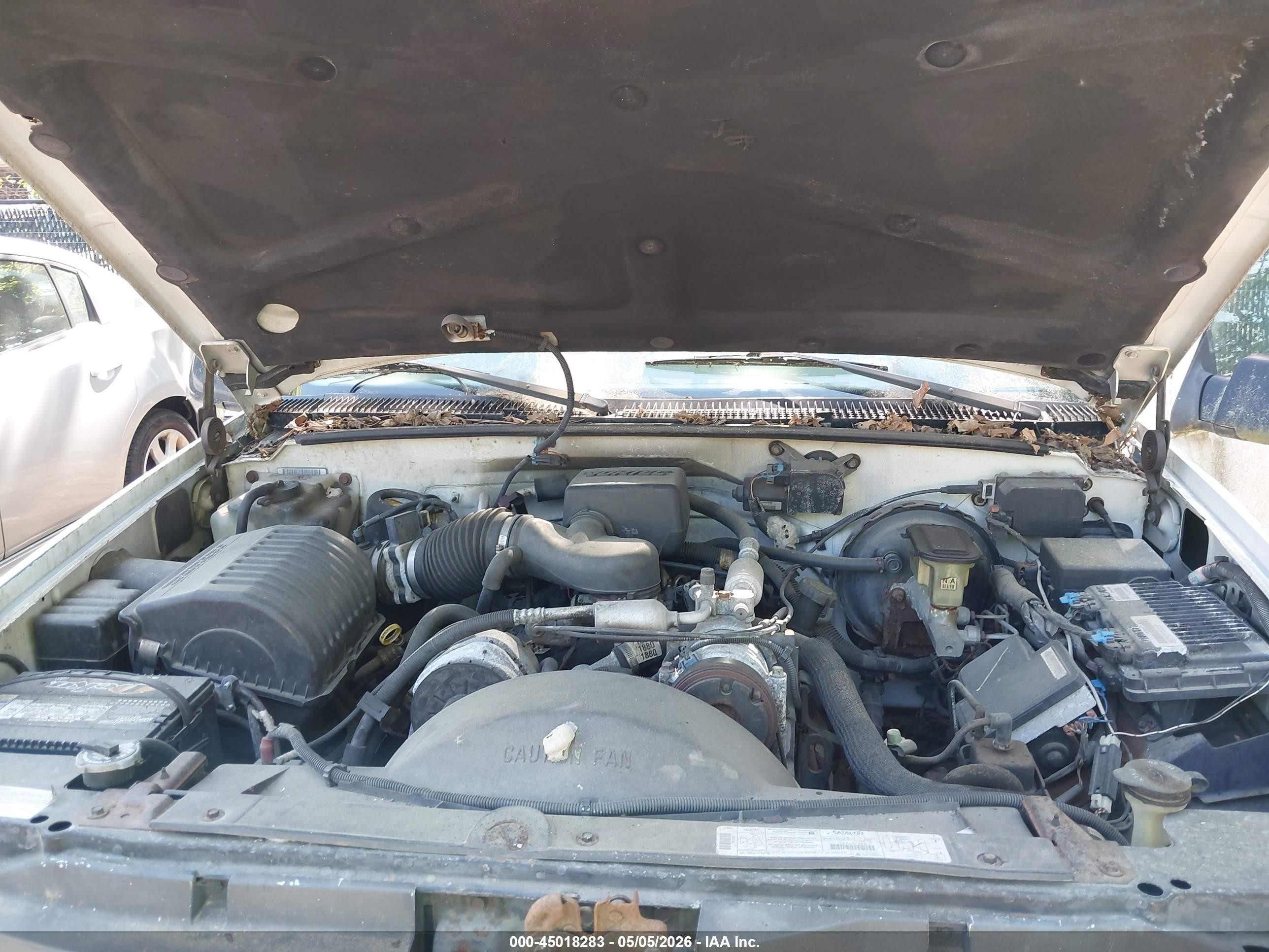 1999 Chevrolet Tahoe Ls Белый vin: 1GNEK13R1XJ521658