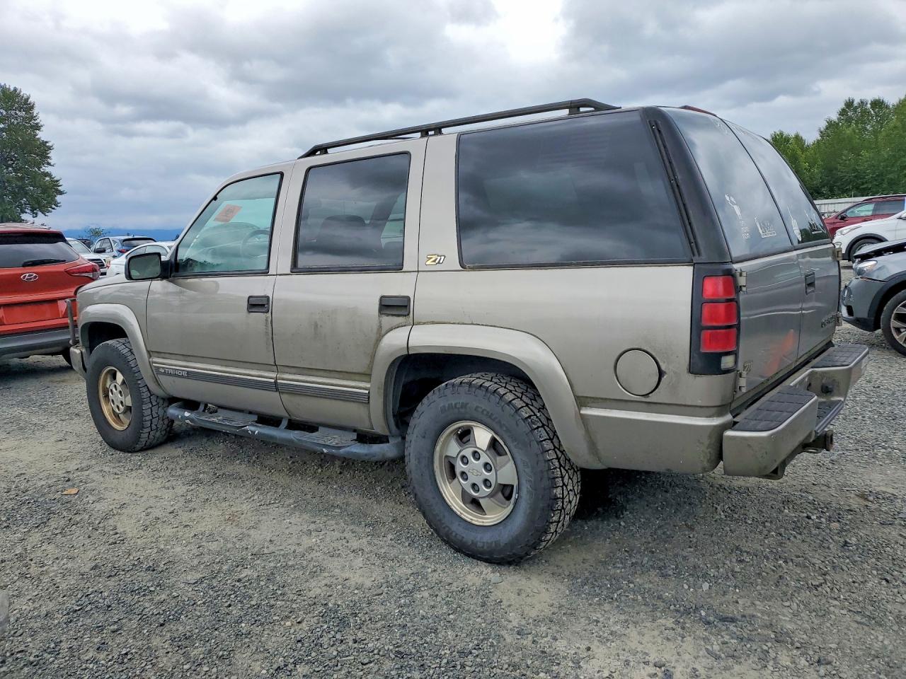 2000 Chevrolet Tahoe K1500 Tan vin: 1GNEK13R1YR147166