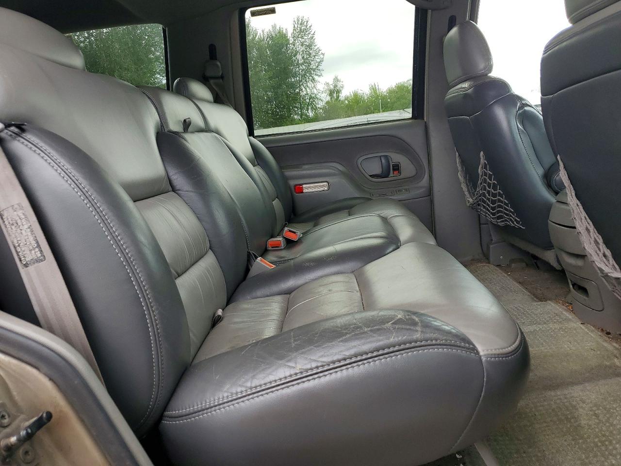2000 Chevrolet Tahoe K1500 Tan vin: 1GNEK13R1YR147166