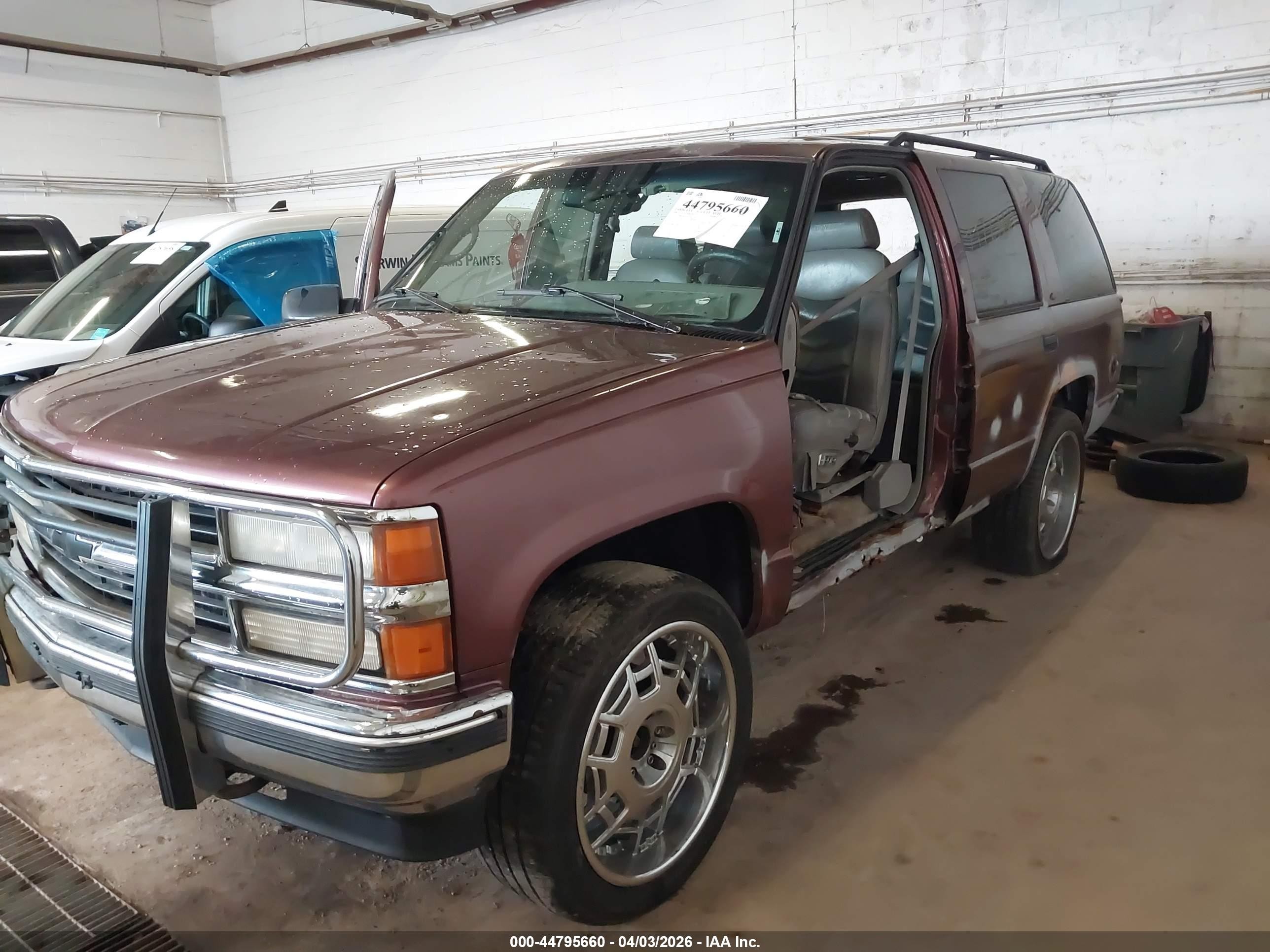1996 Chevrolet Tahoe K1500 Gray vin: 1GNEK13R2TJ371487