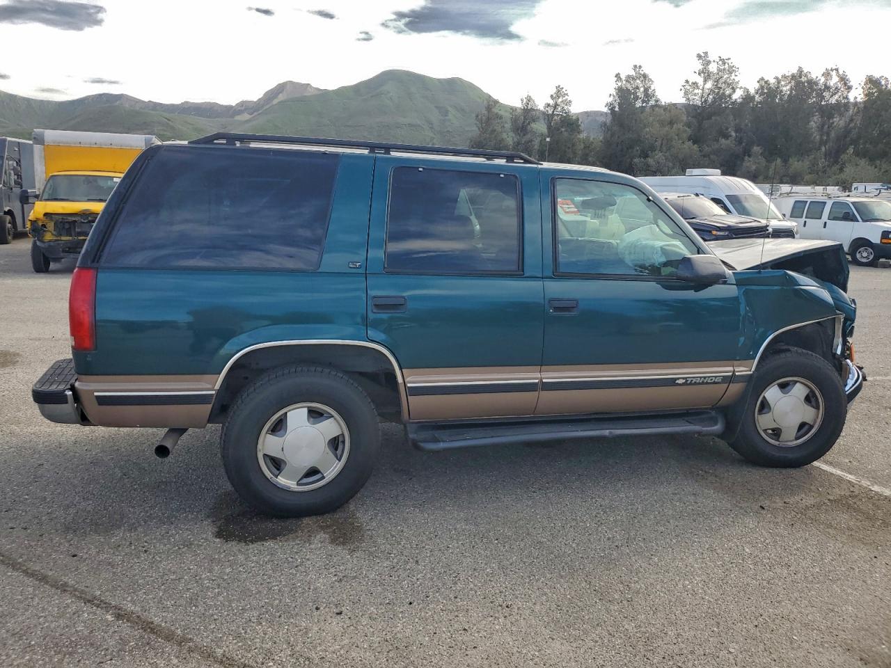 1998 Chevrolet Tahoe K1500 Зеленый vin: 1GNEK13R2WJ302724