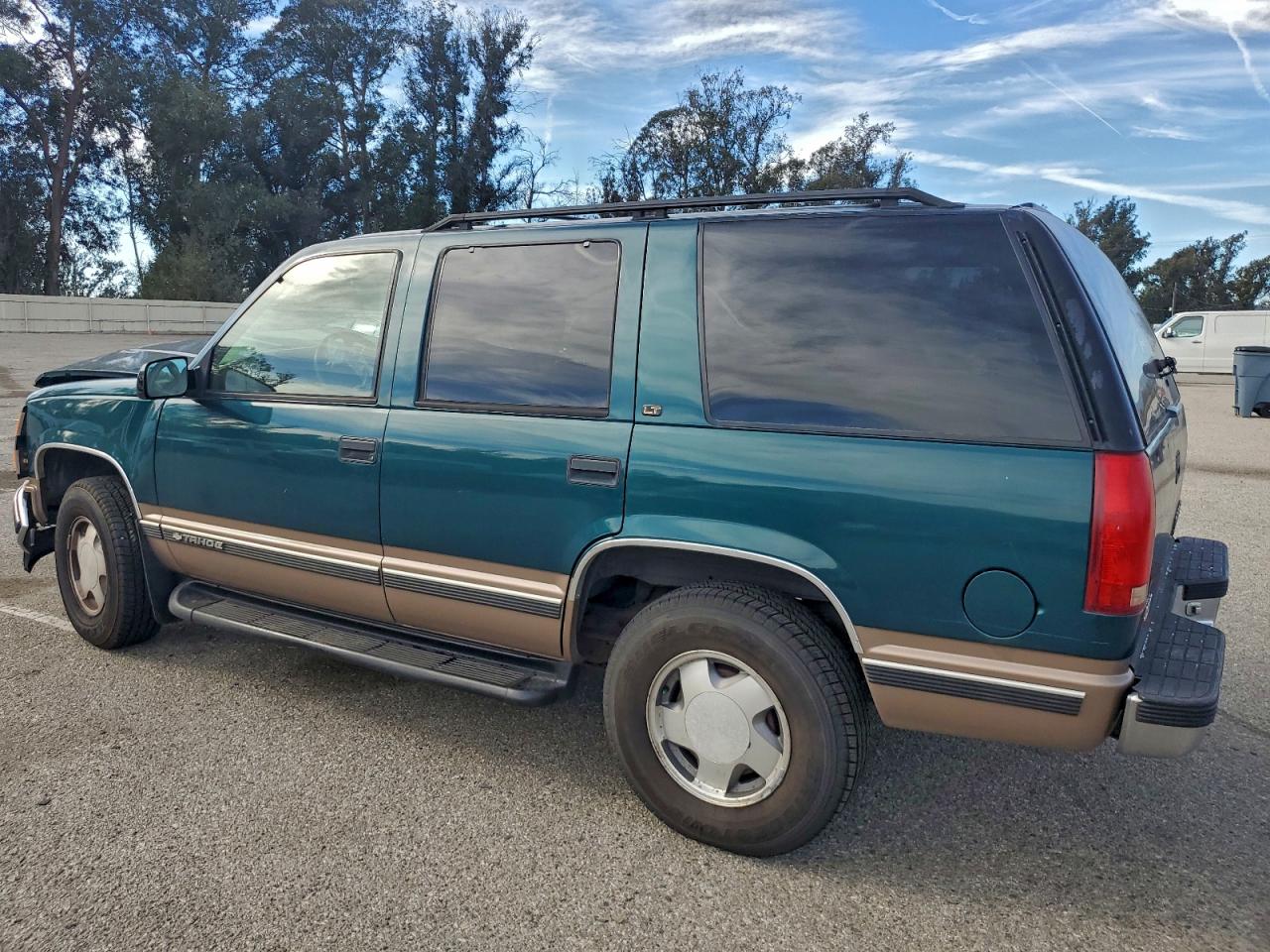 1998 Chevrolet Tahoe K1500 Зеленый vin: 1GNEK13R2WJ302724