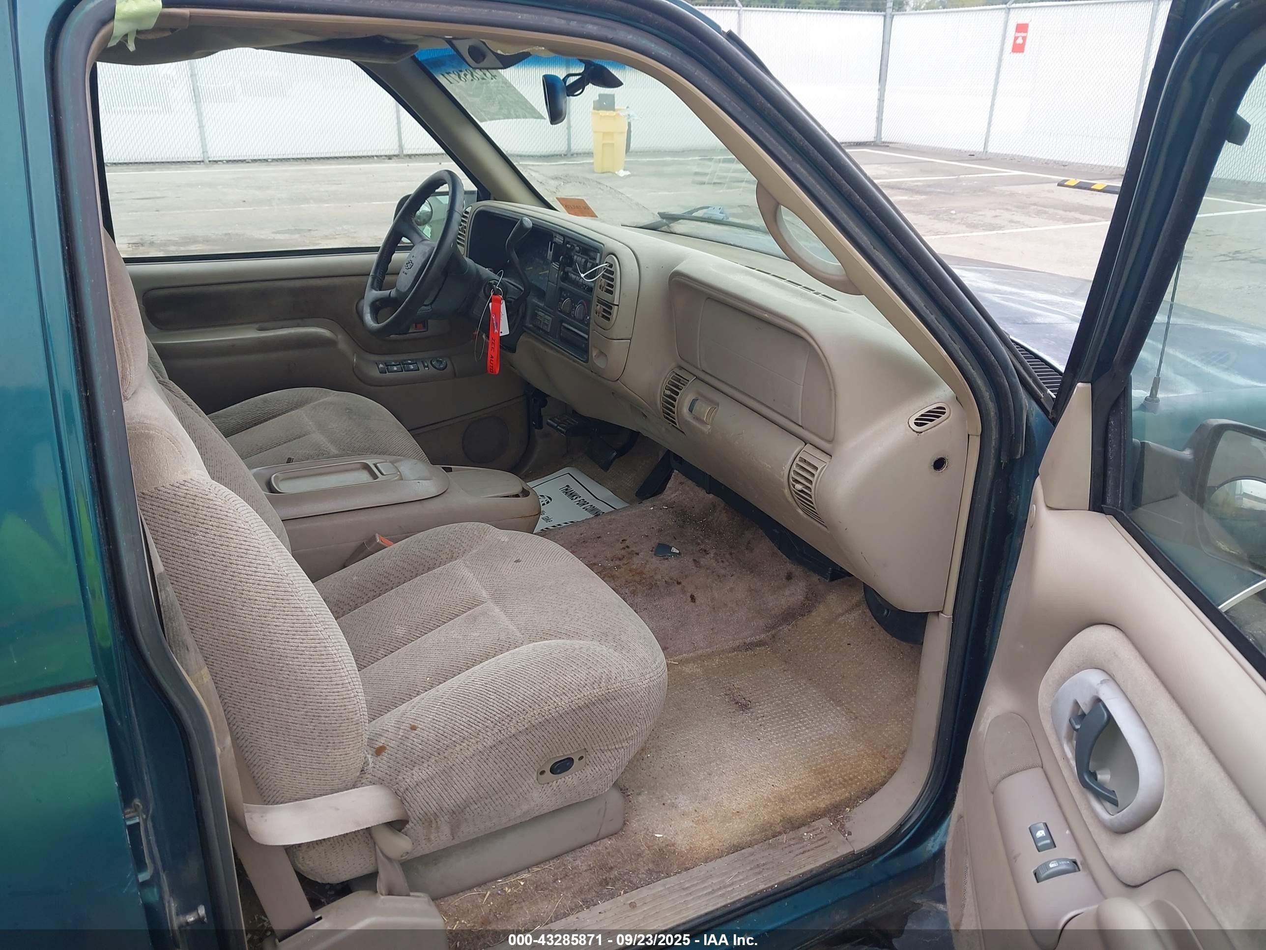 1998 Chevrolet Tahoe Ls Green vin: 1GNEK13R2WJ336615