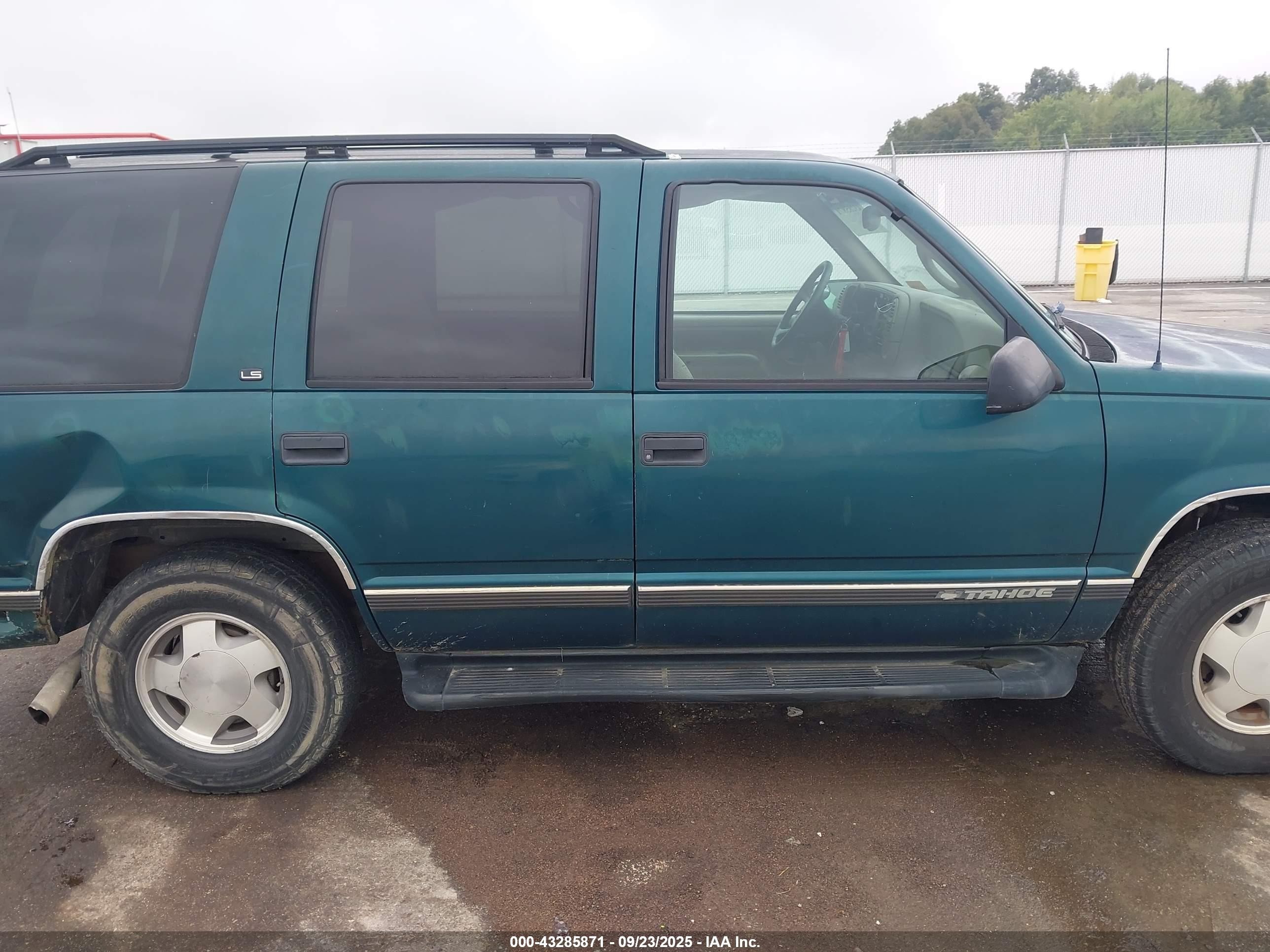 1998 Chevrolet Tahoe Ls Green vin: 1GNEK13R2WJ336615