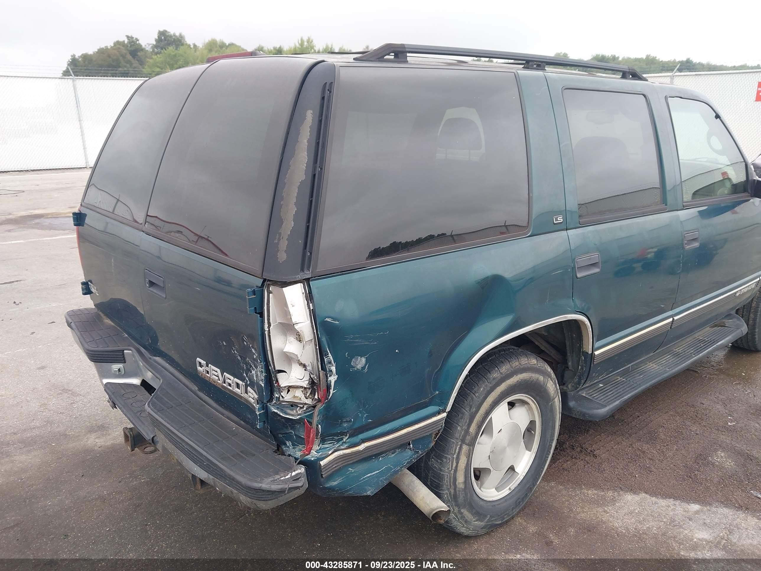 1998 Chevrolet Tahoe Ls Green vin: 1GNEK13R2WJ336615