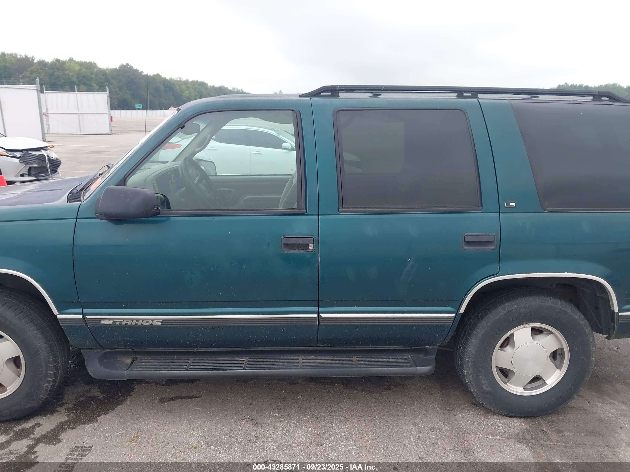 1998 Chevrolet Tahoe Ls Green vin: 1GNEK13R2WJ336615