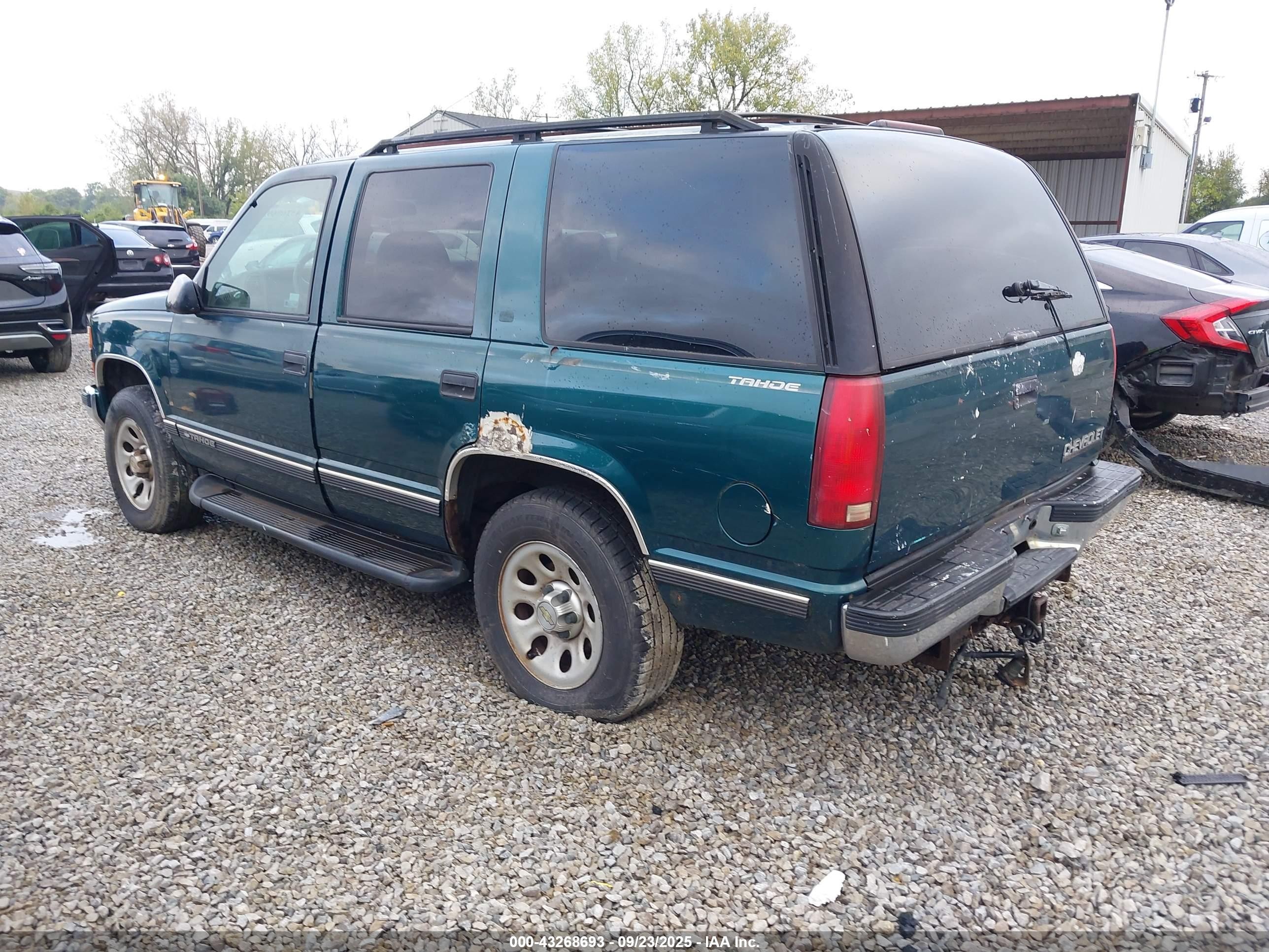 1998 Chevrolet Tahoe Ls Green vin: 1GNEK13R2WJ368898
