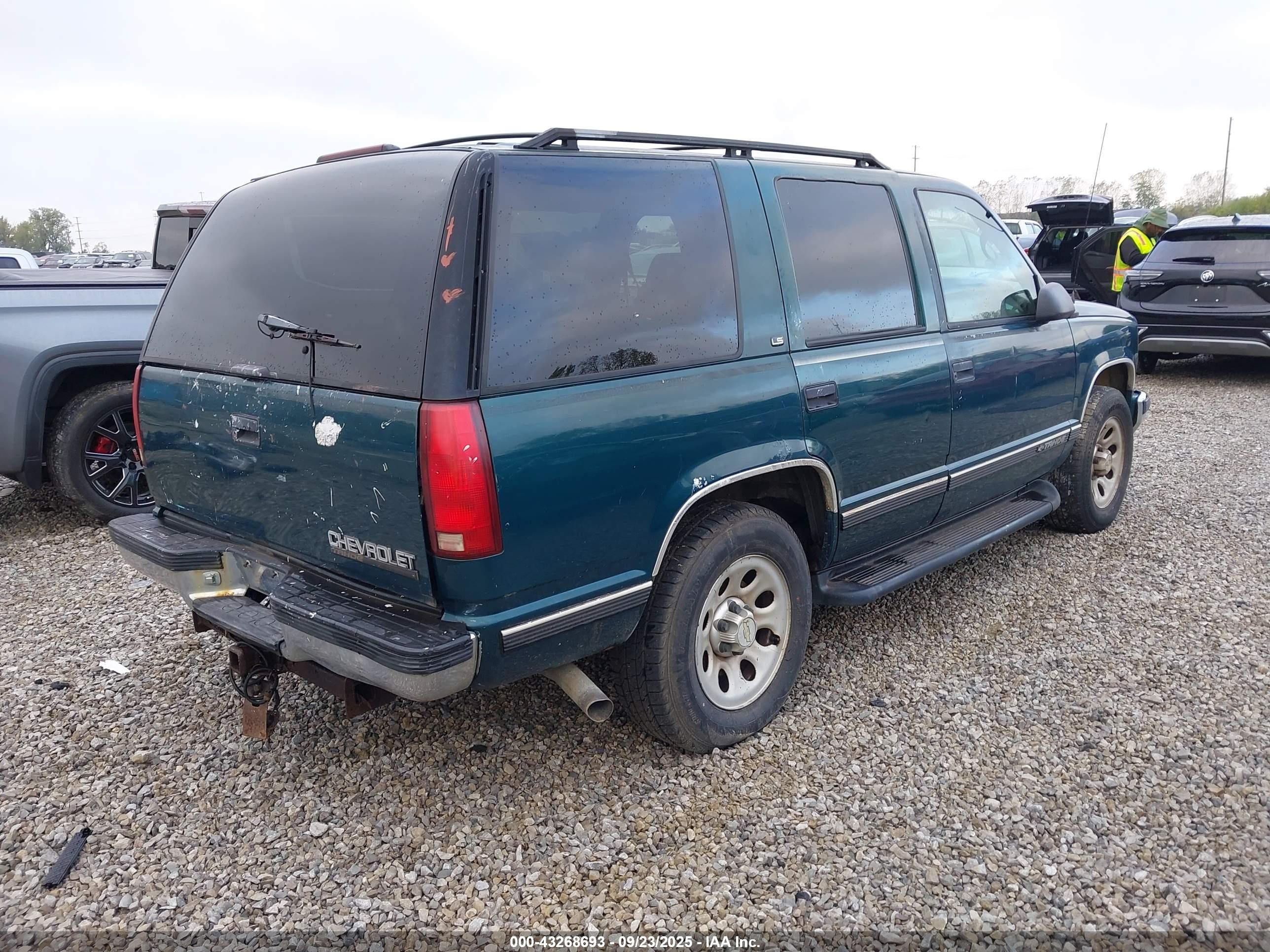 1998 Chevrolet Tahoe Ls Green vin: 1GNEK13R2WJ368898