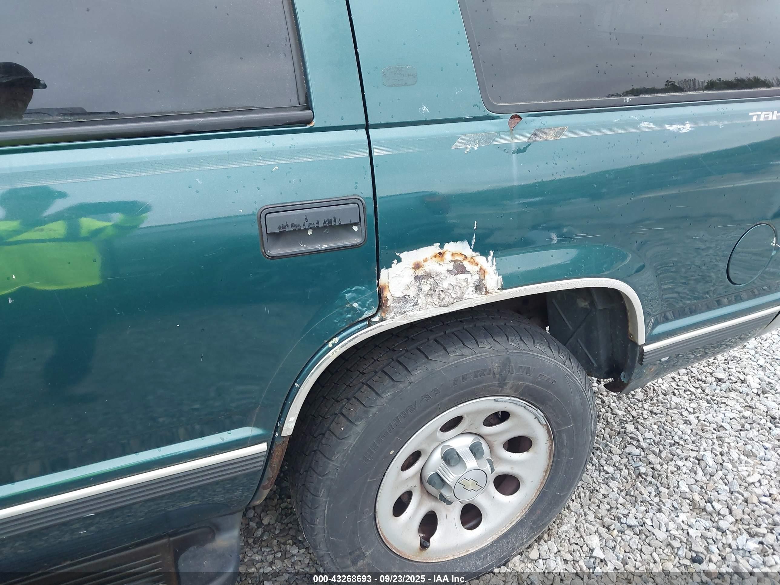 1998 Chevrolet Tahoe Ls Green vin: 1GNEK13R2WJ368898