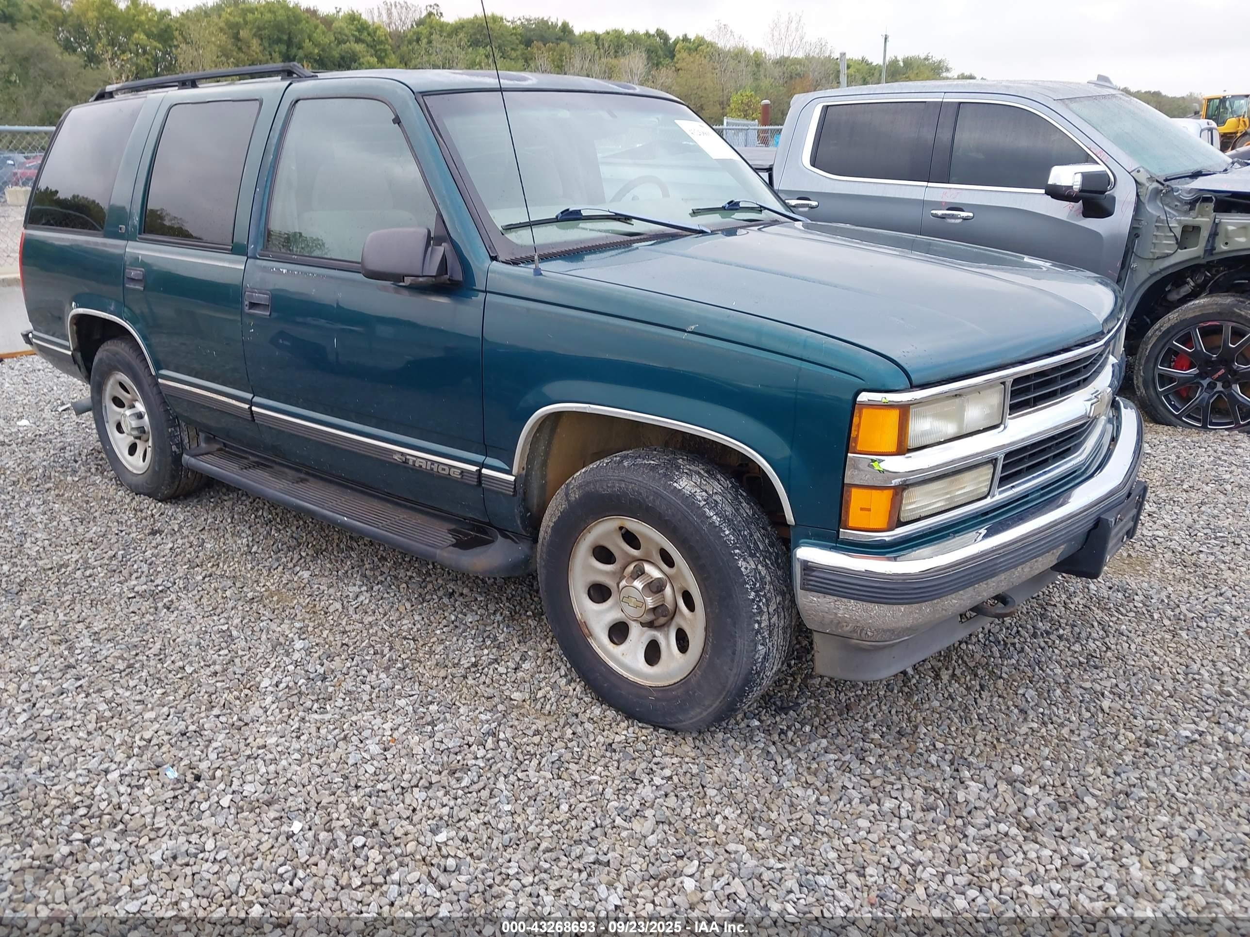 1998 Chevrolet Tahoe Ls Green vin: 1GNEK13R2WJ368898