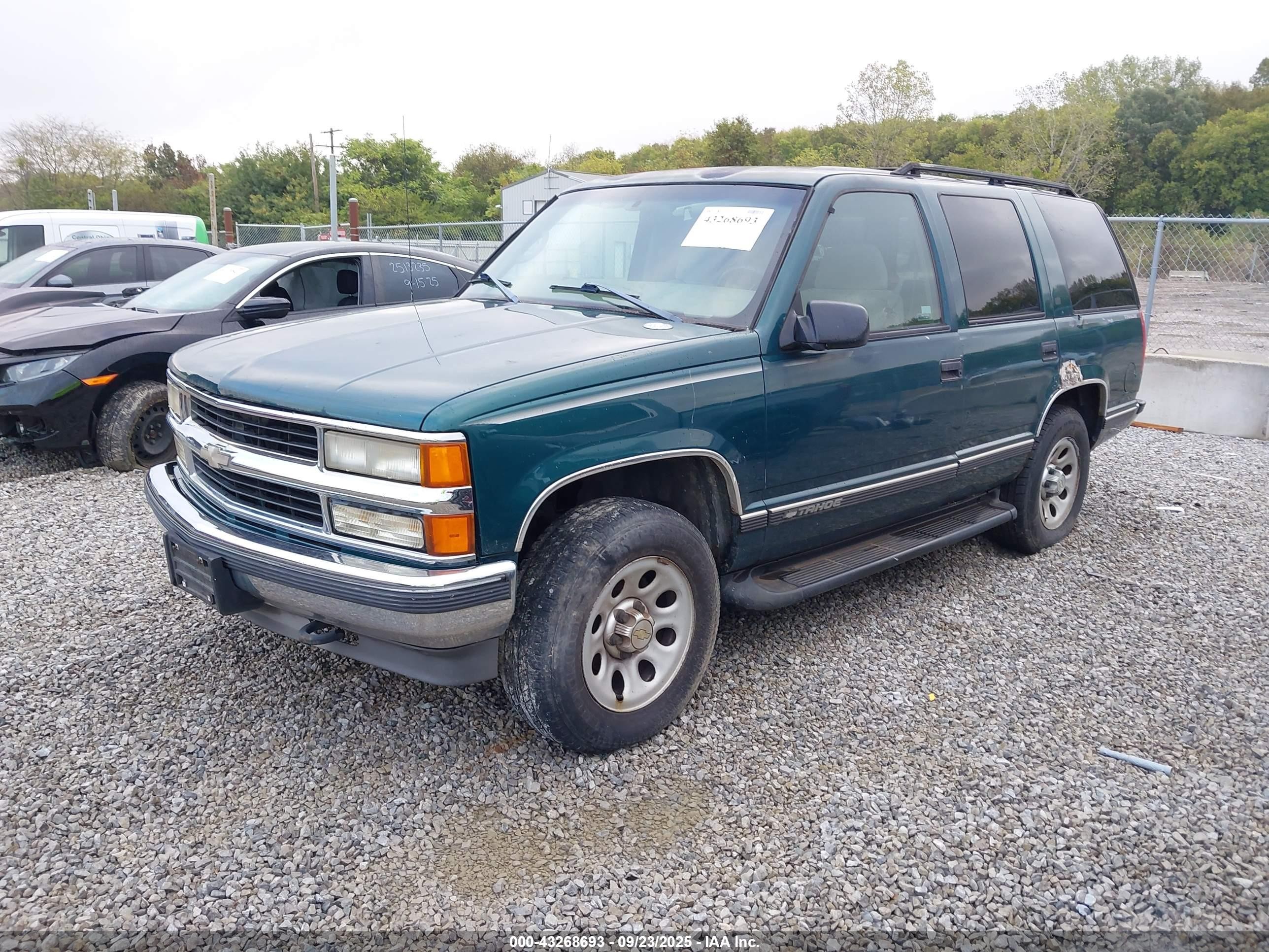1998 Chevrolet Tahoe Ls Green vin: 1GNEK13R2WJ368898
