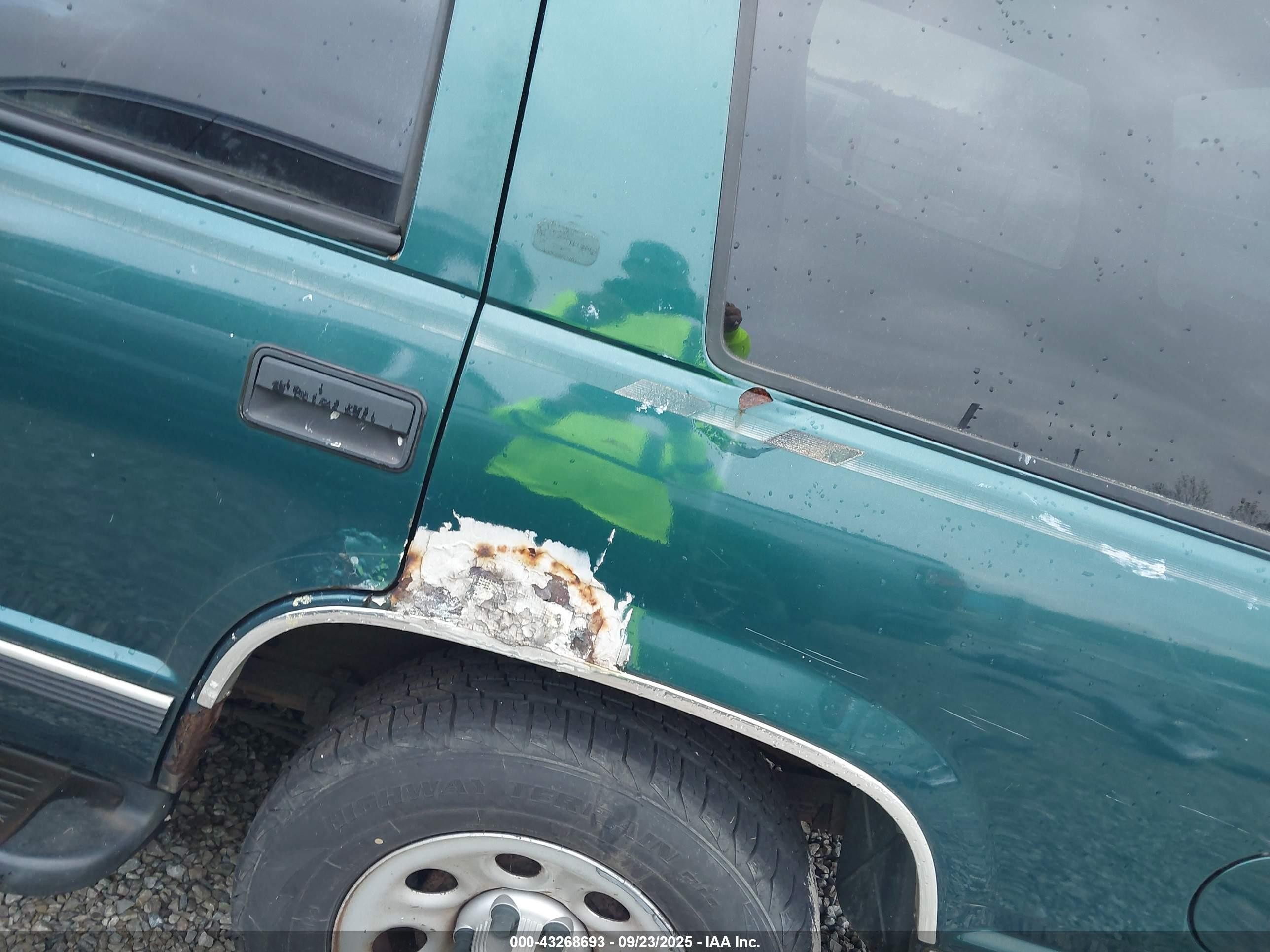 1998 Chevrolet Tahoe Ls Green vin: 1GNEK13R2WJ368898