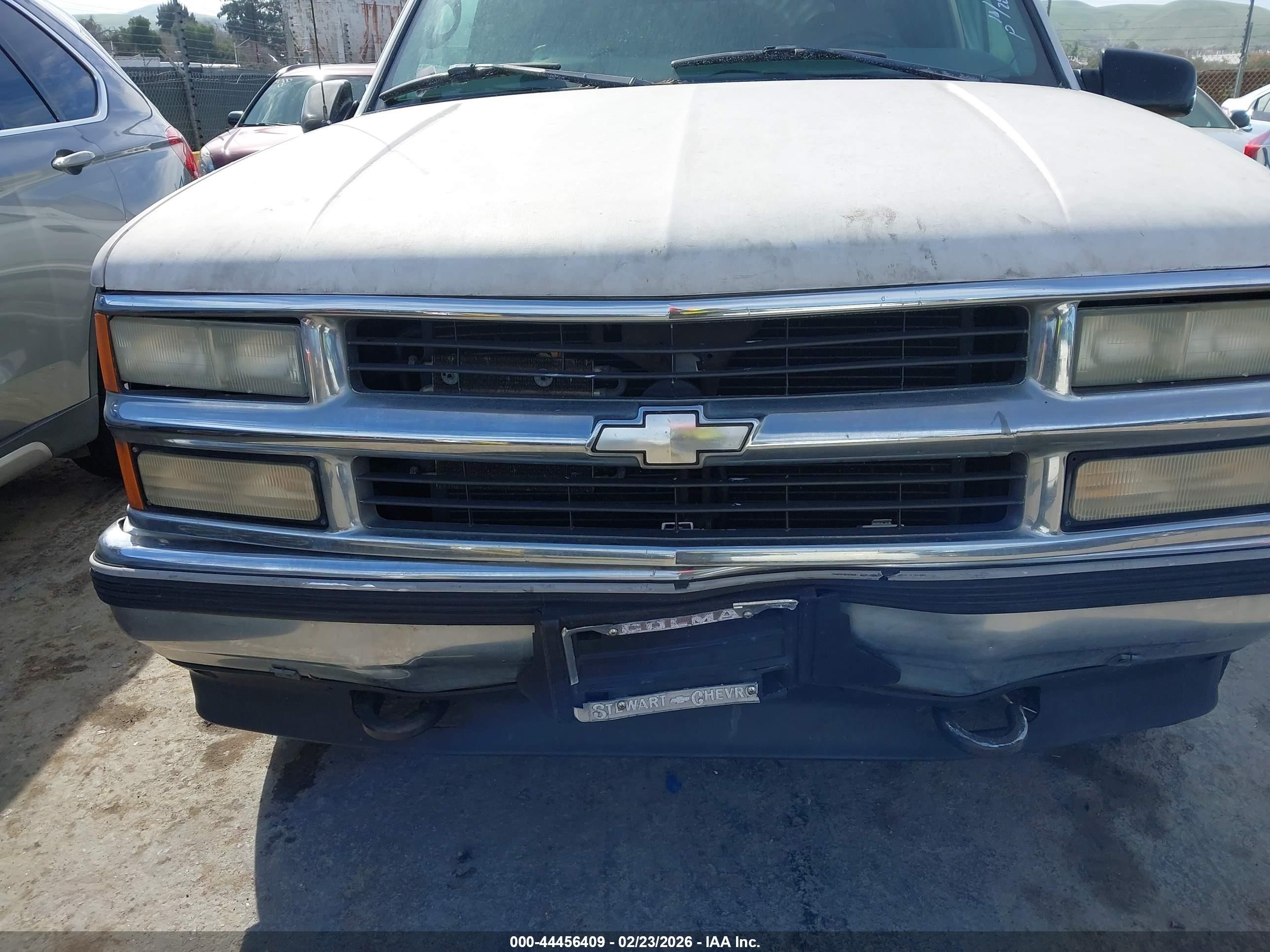 1998 Chevrolet Tahoe Ls Белый vin: 1GNEK13R2WJ377469