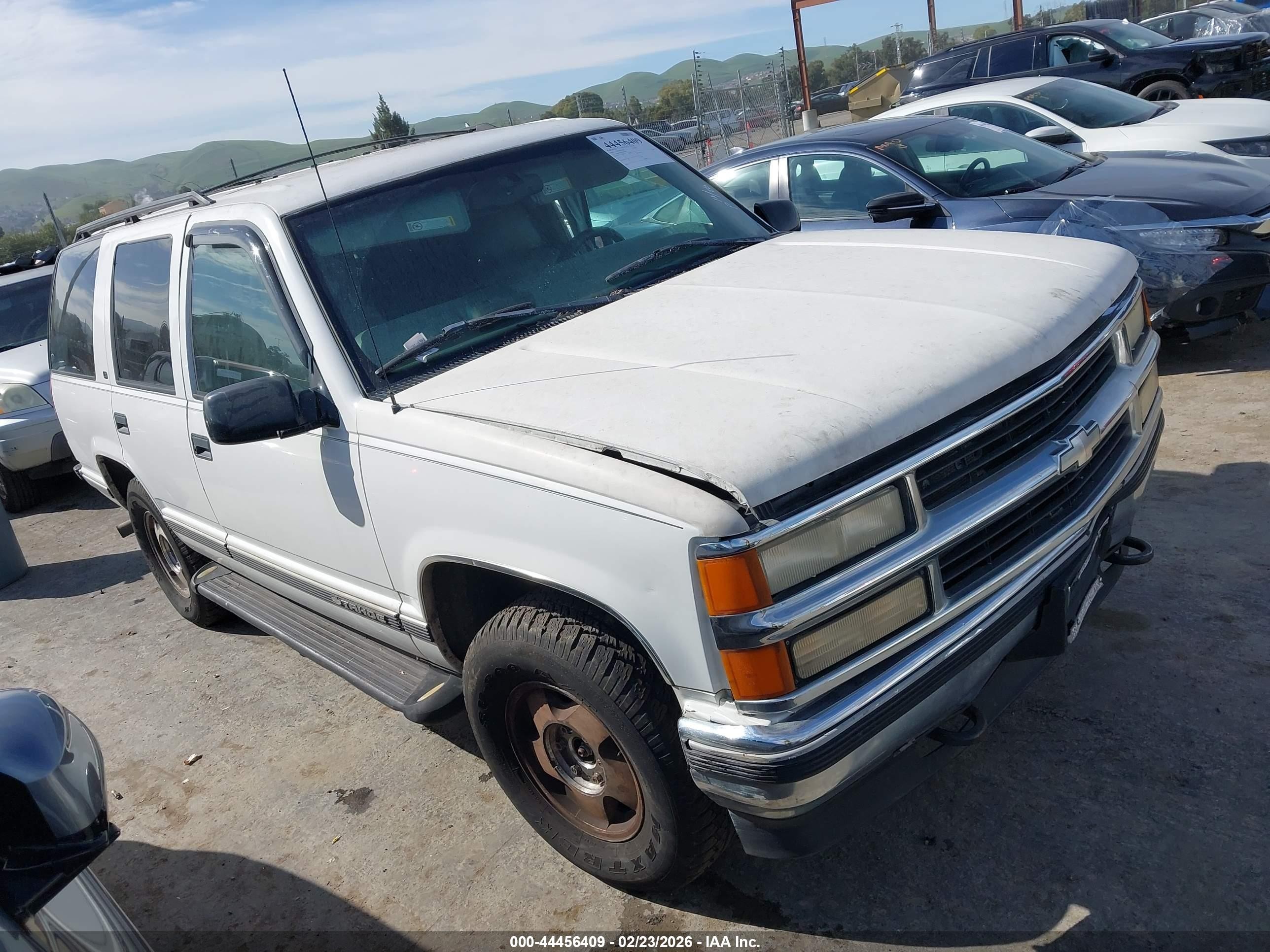 1998 Chevrolet Tahoe Ls Белый vin: 1GNEK13R2WJ377469