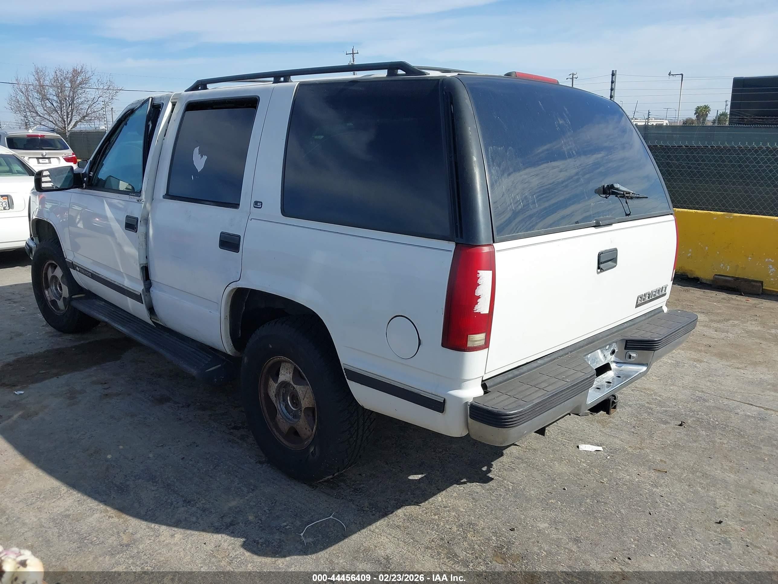 1998 Chevrolet Tahoe Ls Белый vin: 1GNEK13R2WJ377469