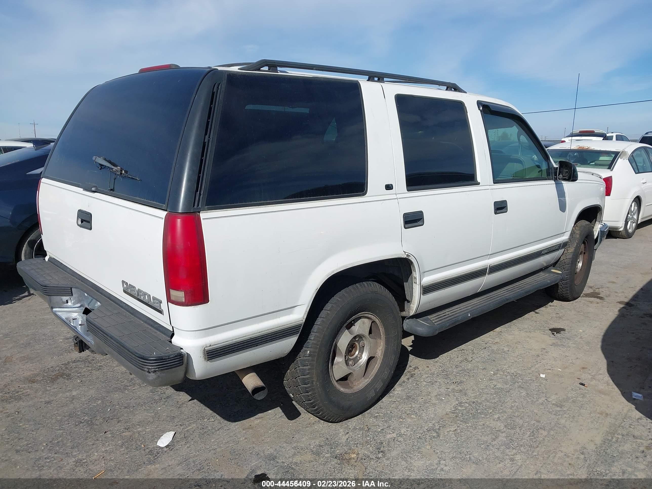1998 Chevrolet Tahoe Ls Белый vin: 1GNEK13R2WJ377469