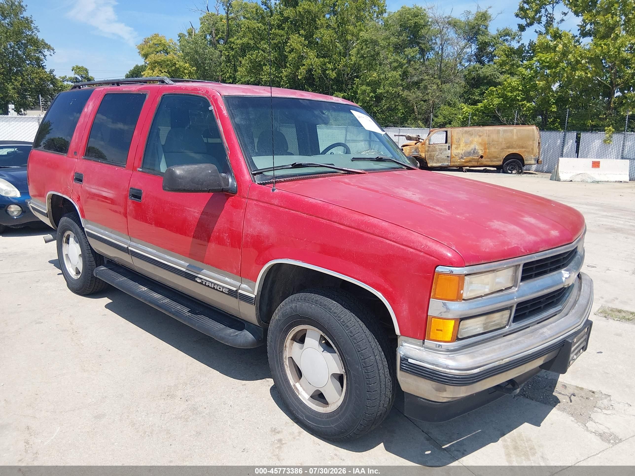 1999 Chevrolet Tahoe Ls Red vin: 1GNEK13R2XJ376601