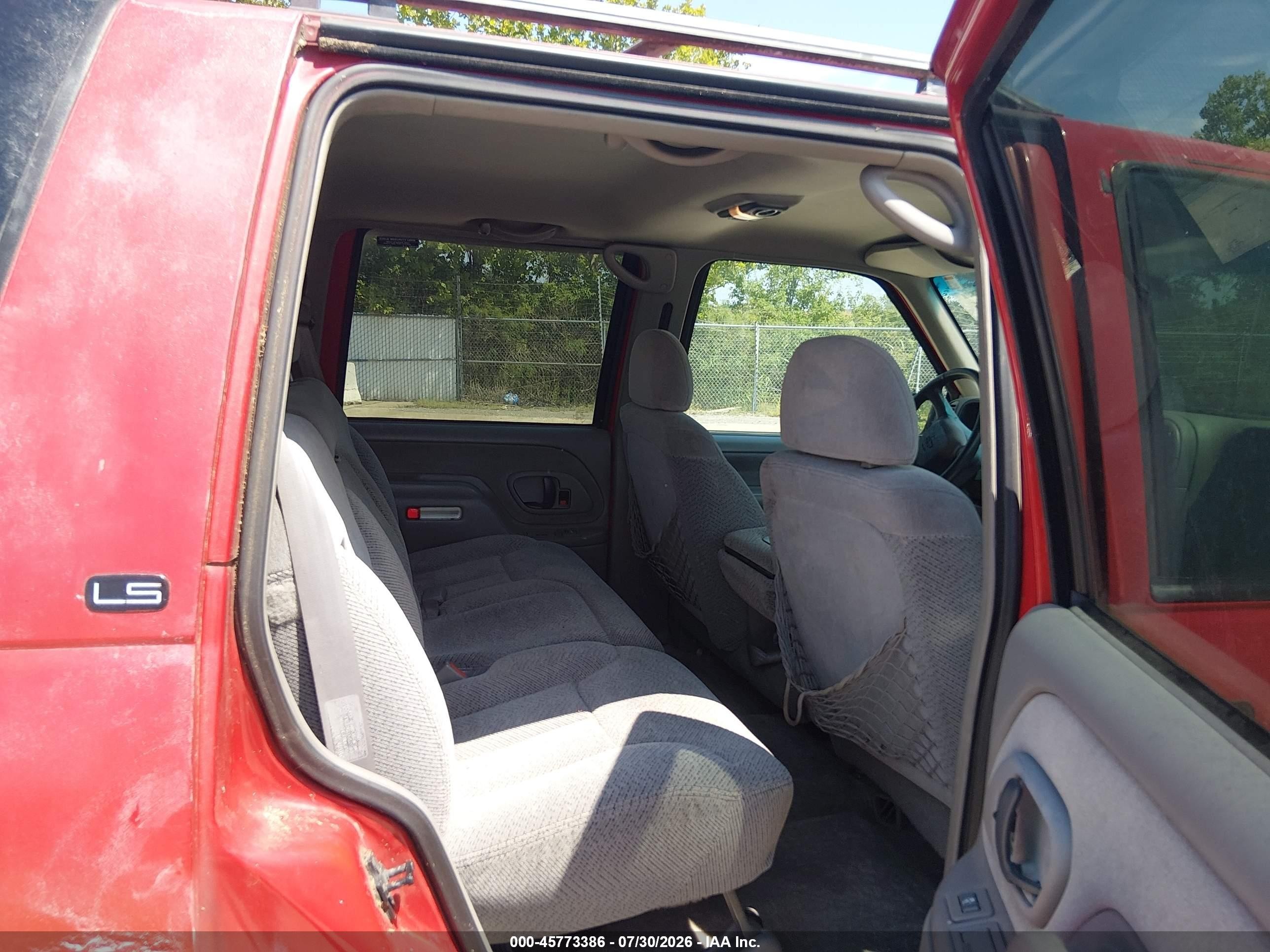 1999 Chevrolet Tahoe Ls Red vin: 1GNEK13R2XJ376601