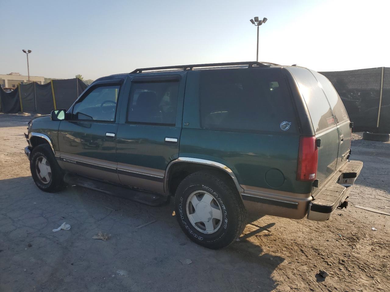 1998 Chevrolet Tahoe K1500 Green vin: 1GNEK13R3WJ313456