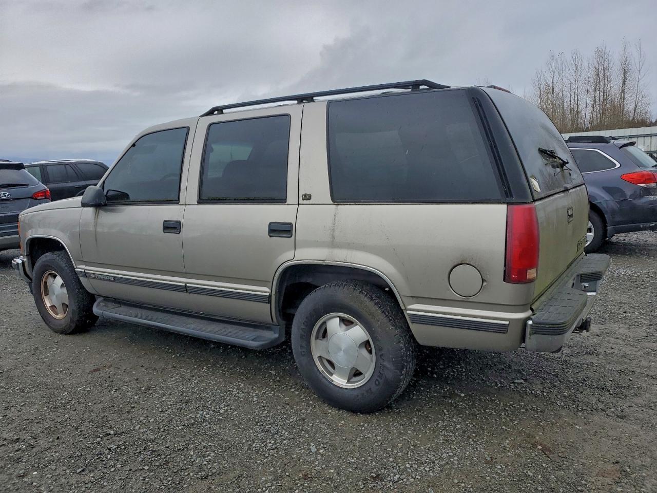 1998 Chevrolet Tahoe K1500 Gold vin: 1GNEK13R3WJ315854
