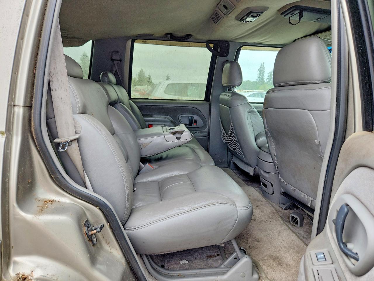1998 Chevrolet Tahoe K1500 Beige vin: 1GNEK13R3WJ338096