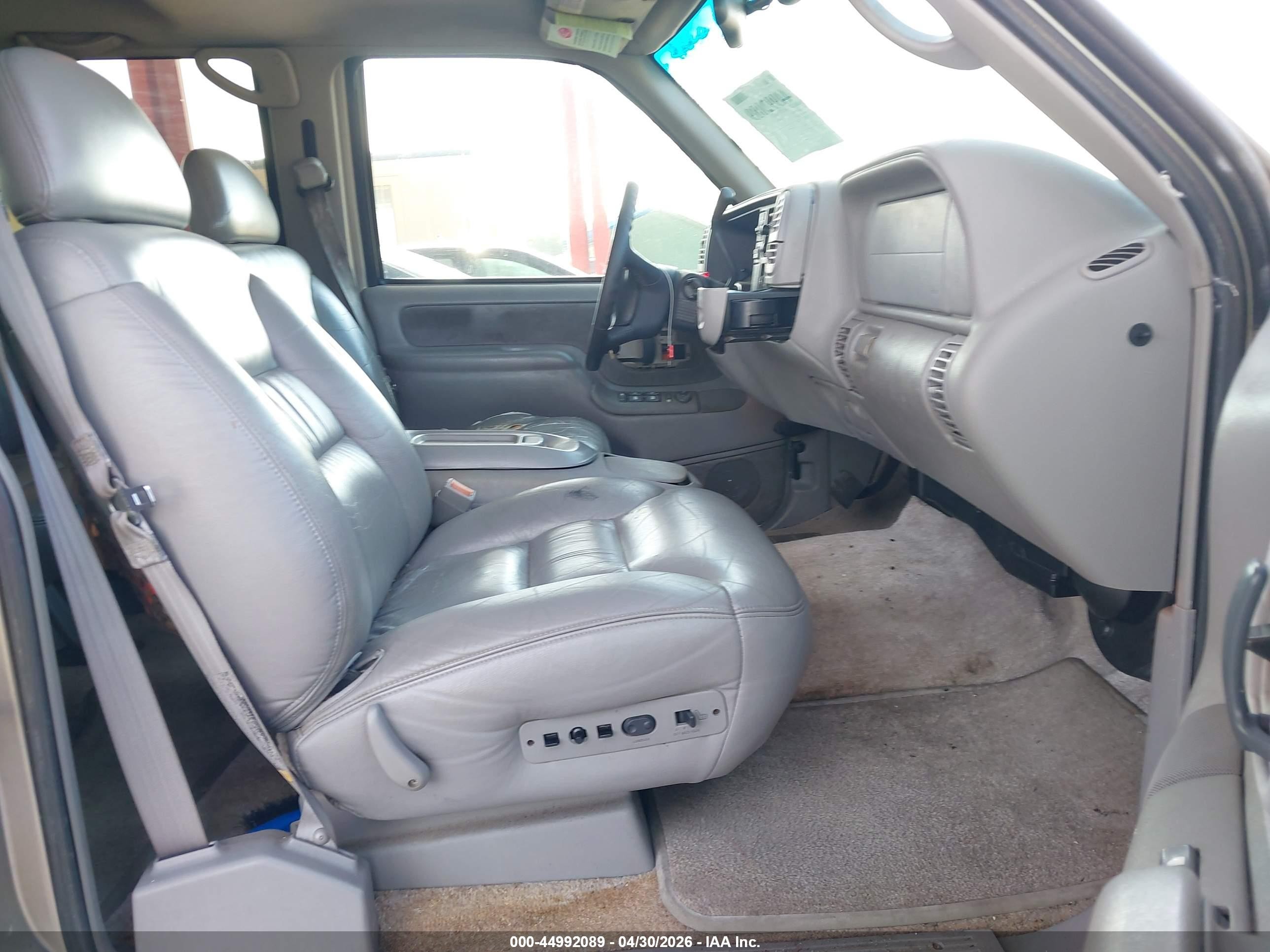 1998 Chevrolet Tahoe Ls Gold vin: 1GNEK13R3WJ355447