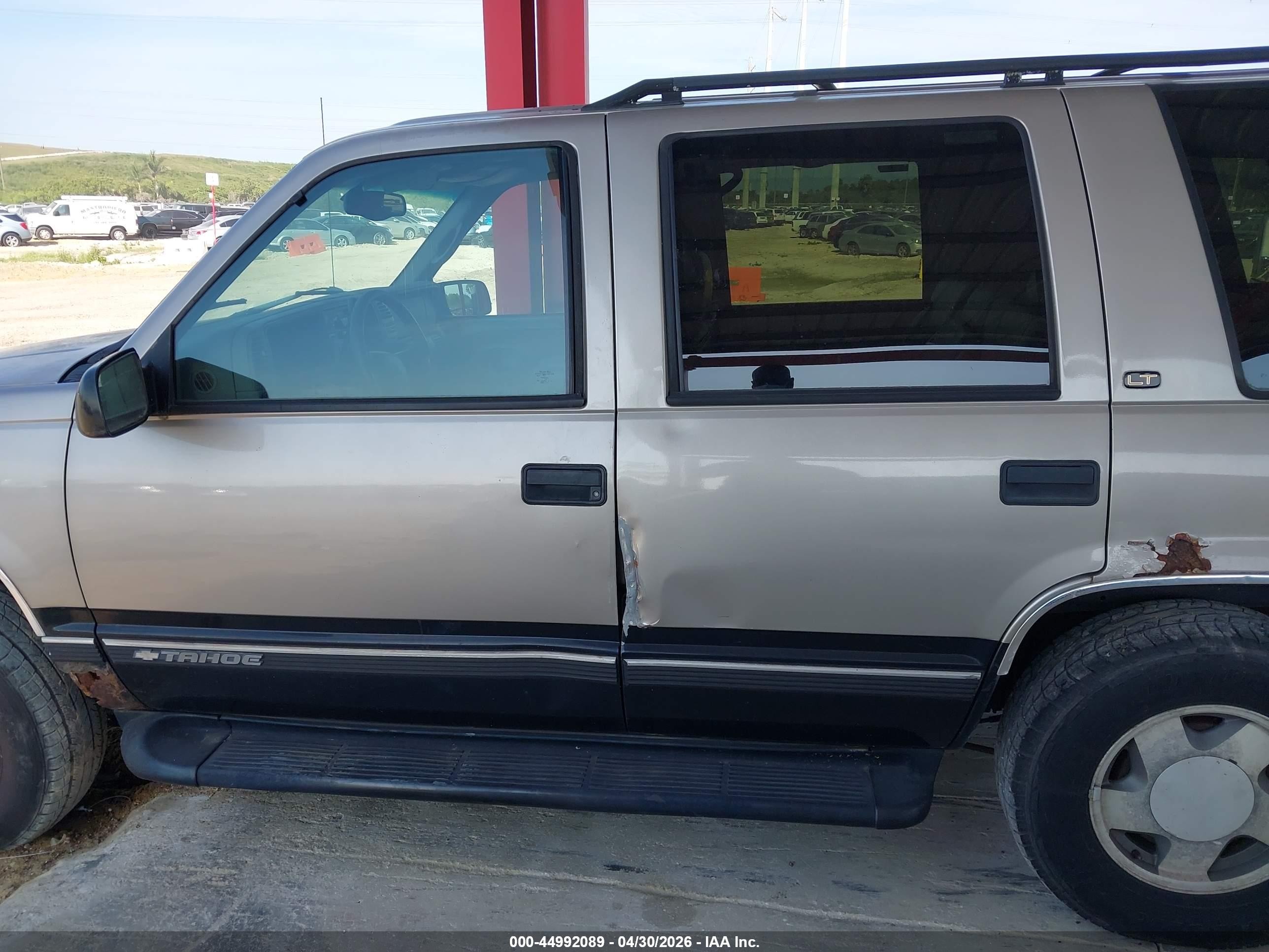 1998 Chevrolet Tahoe Ls Gold vin: 1GNEK13R3WJ355447
