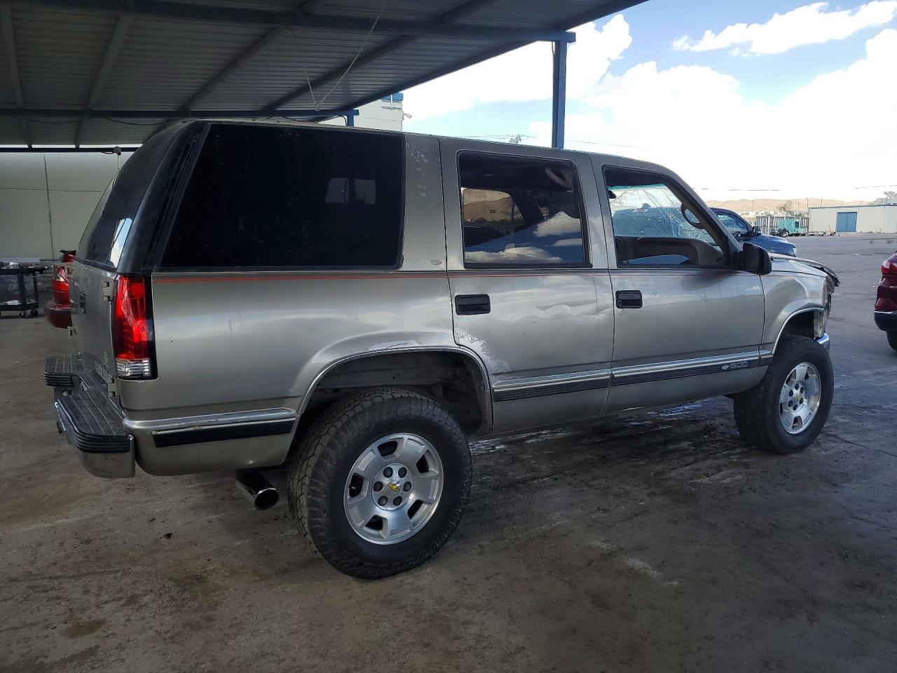 1999 Chevrolet Tahoe K1500 Желто-коричневый vin: 1GNEK13R3XR144994
