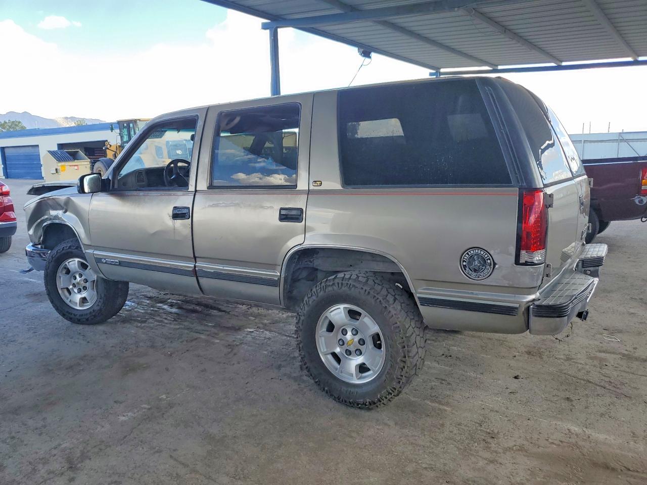1999 Chevrolet Tahoe K1500 Желто-коричневый vin: 1GNEK13R3XR144994