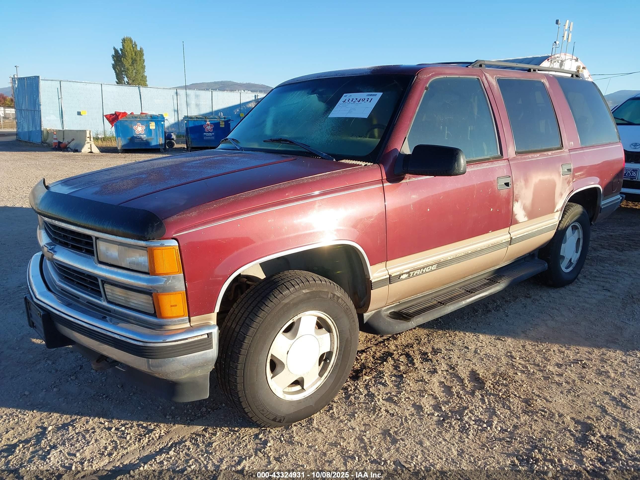 1998 Chevrolet Tahoe Ls Red vin: 1GNEK13R4WJ310467