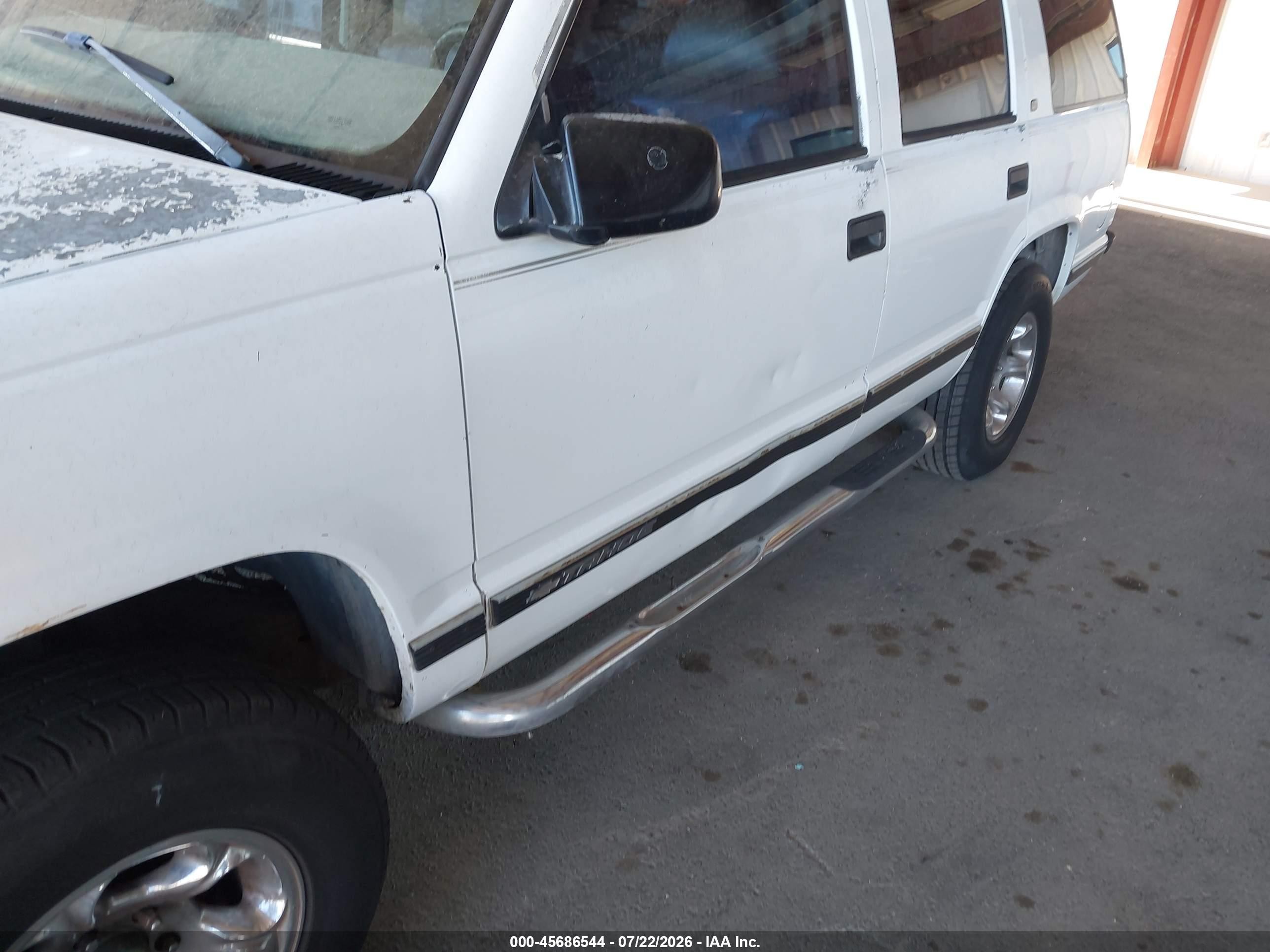 1998 Chevrolet Tahoe Ls White vin: 1GNEK13R4WJ316754