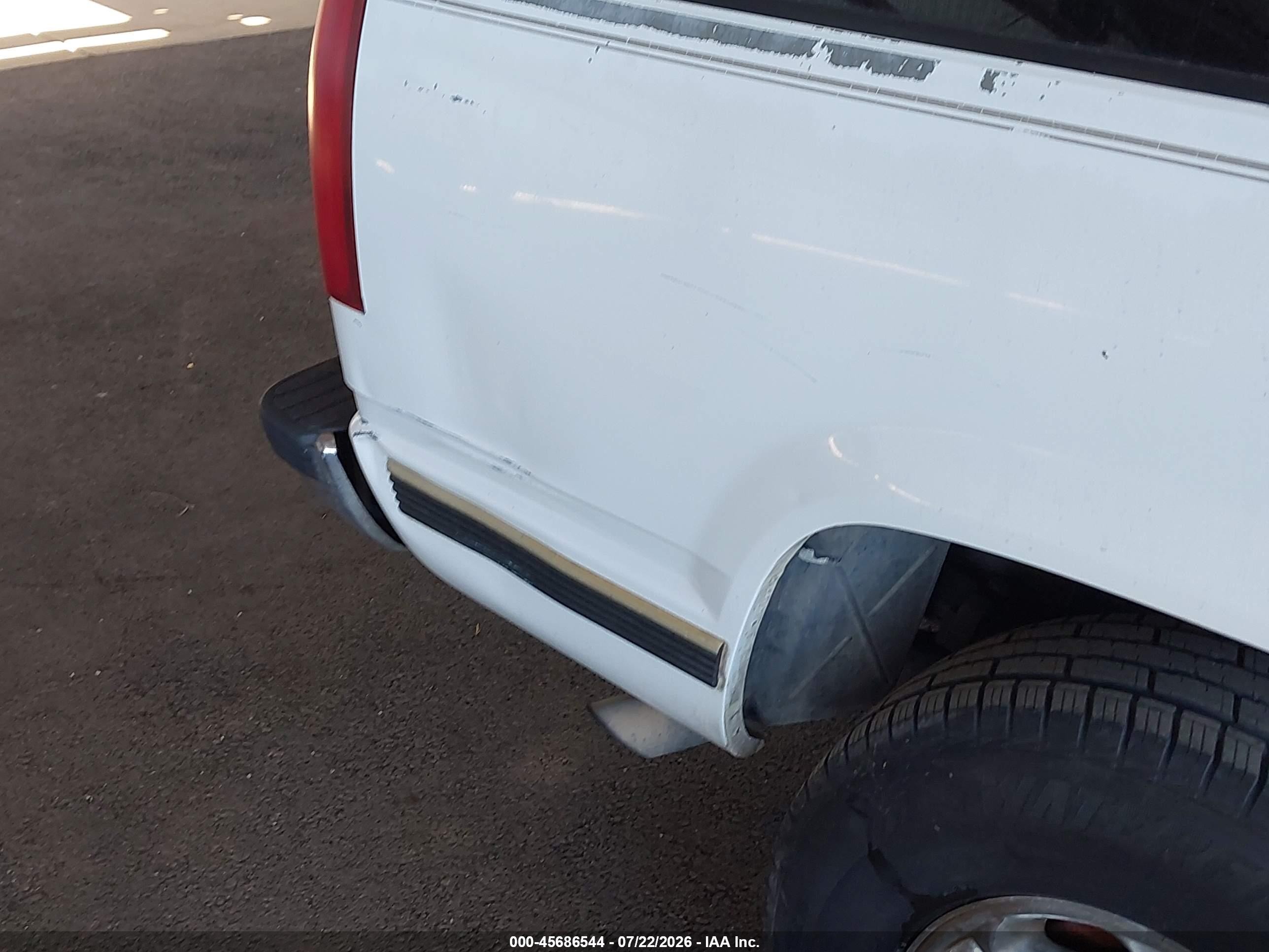 1998 Chevrolet Tahoe Ls White vin: 1GNEK13R4WJ316754