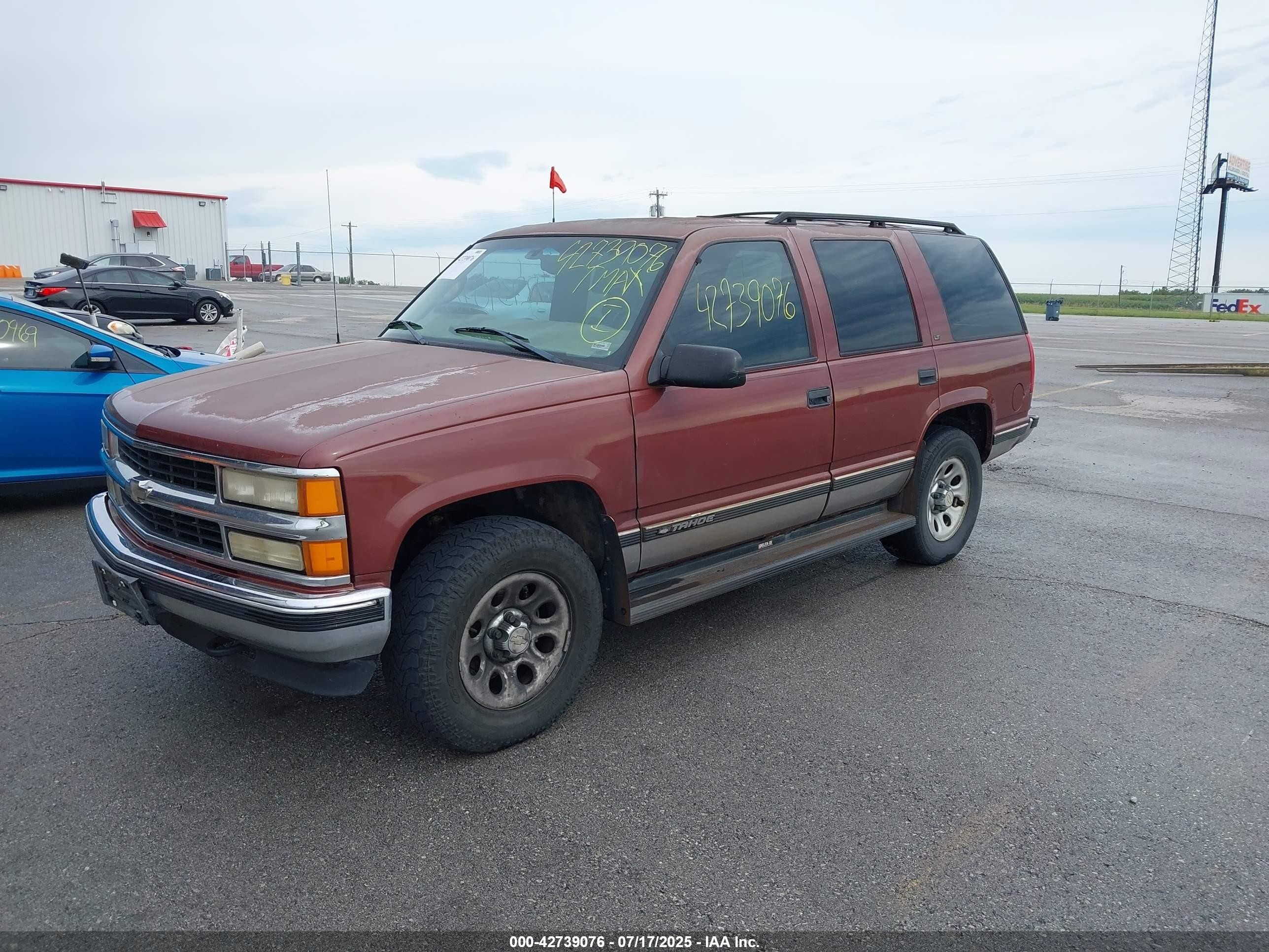 1998 Chevrolet Tahoe Ls Бордовый vin: 1GNEK13R4WJ376047