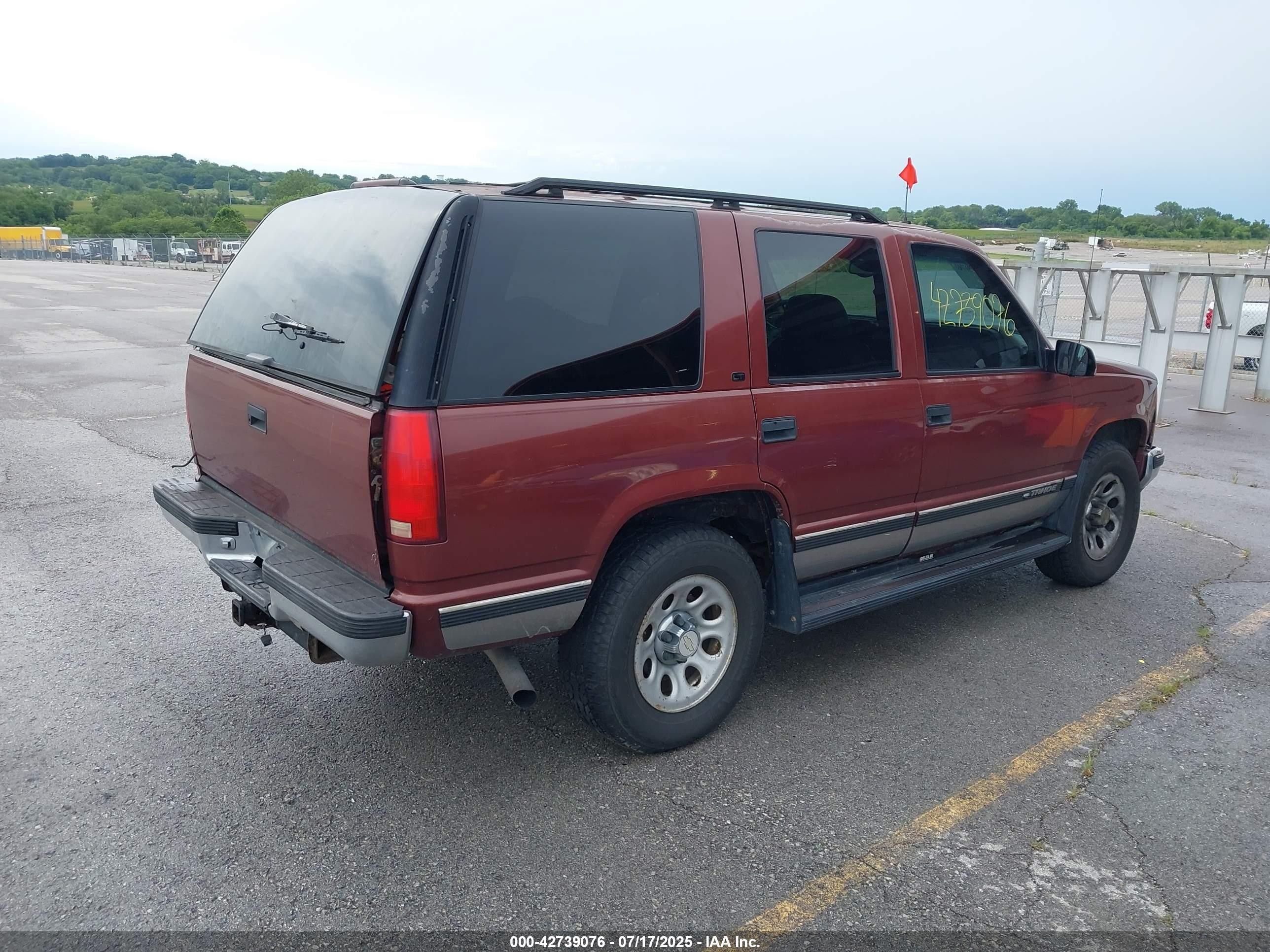 1998 Chevrolet Tahoe Ls Бордовый vin: 1GNEK13R4WJ376047