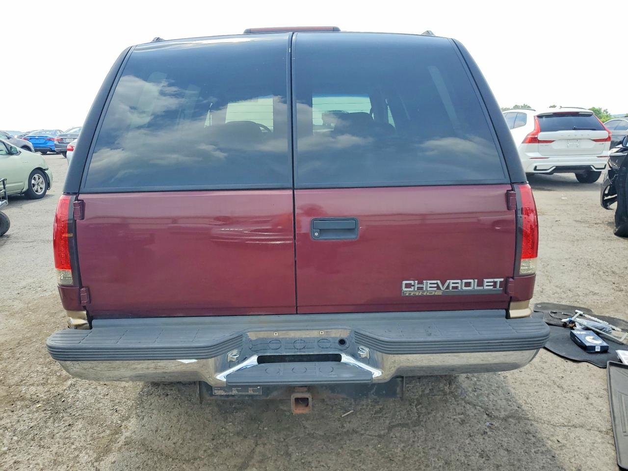 1999 Chevrolet Tahoe K1500 Two Tone vin: 1GNEK13R4XJ356995