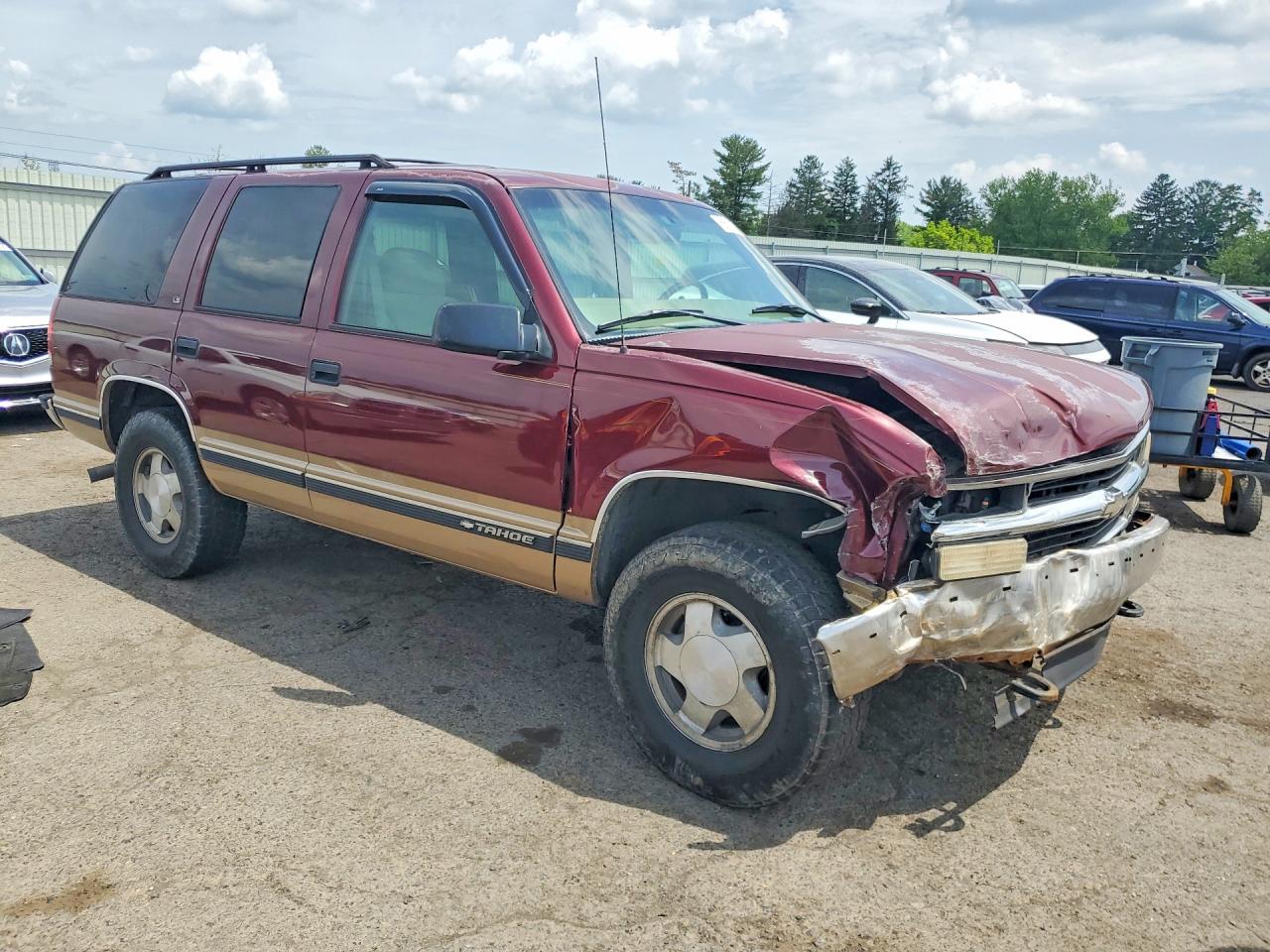 1999 Chevrolet Tahoe K1500 Two Tone vin: 1GNEK13R4XJ356995