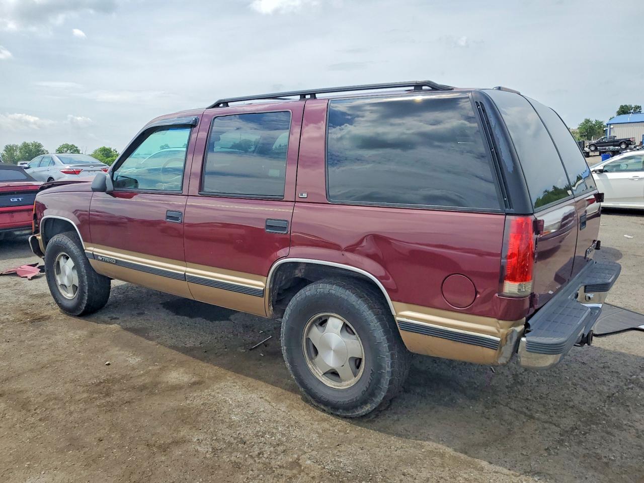 1999 Chevrolet Tahoe K1500 Two Tone vin: 1GNEK13R4XJ356995