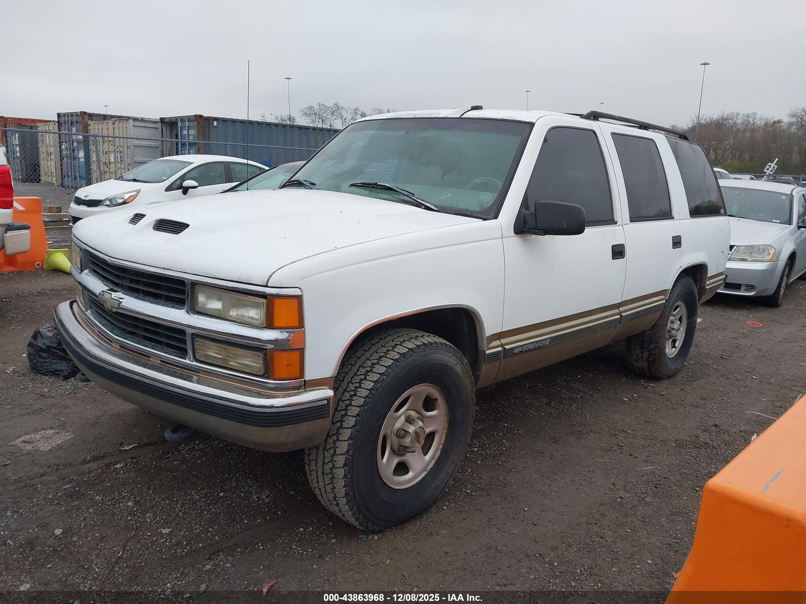 1998 Chevrolet Tahoe Ls White vin: 1GNEK13R5WJ361279
