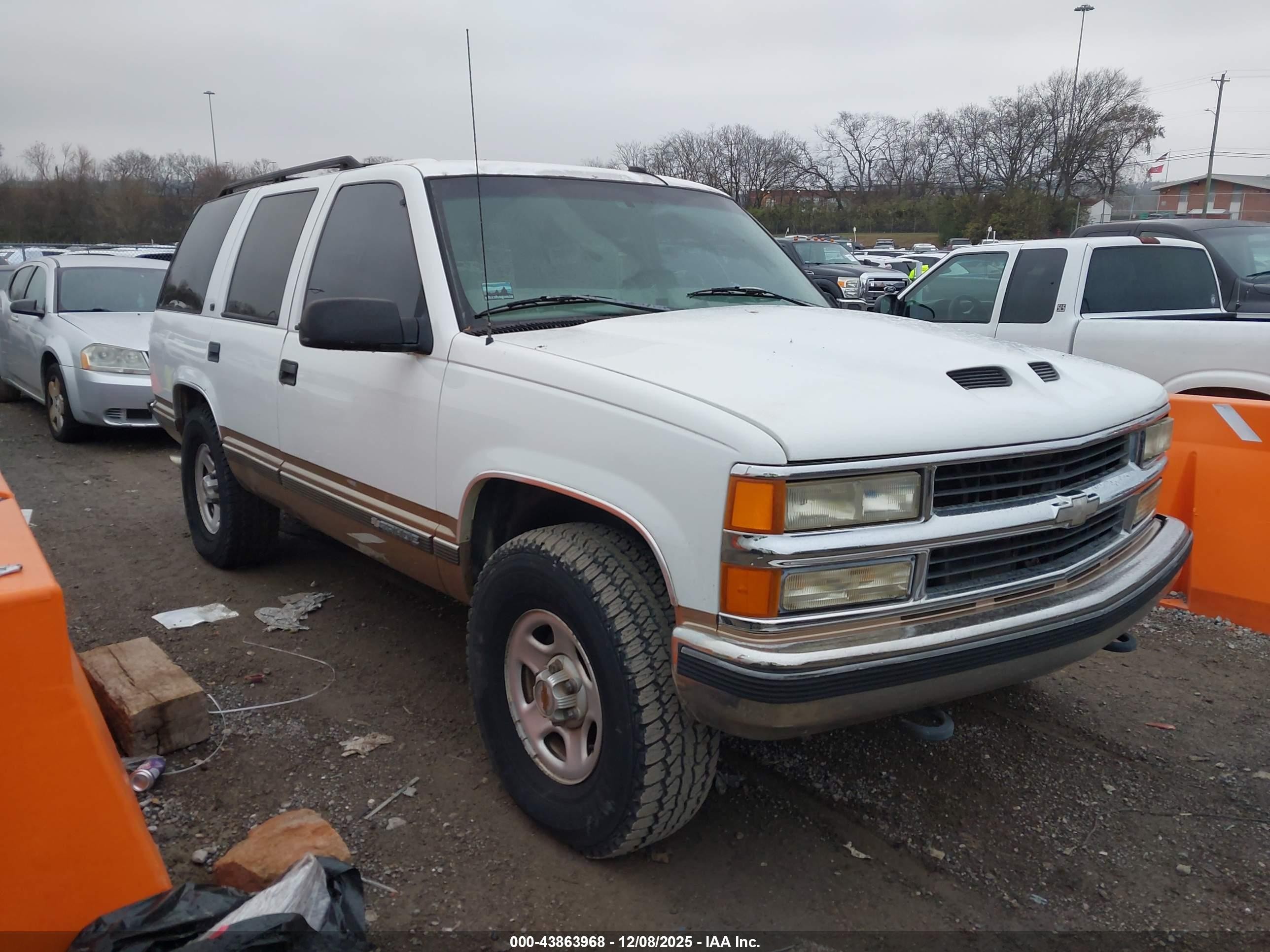 1998 Chevrolet Tahoe Ls White vin: 1GNEK13R5WJ361279