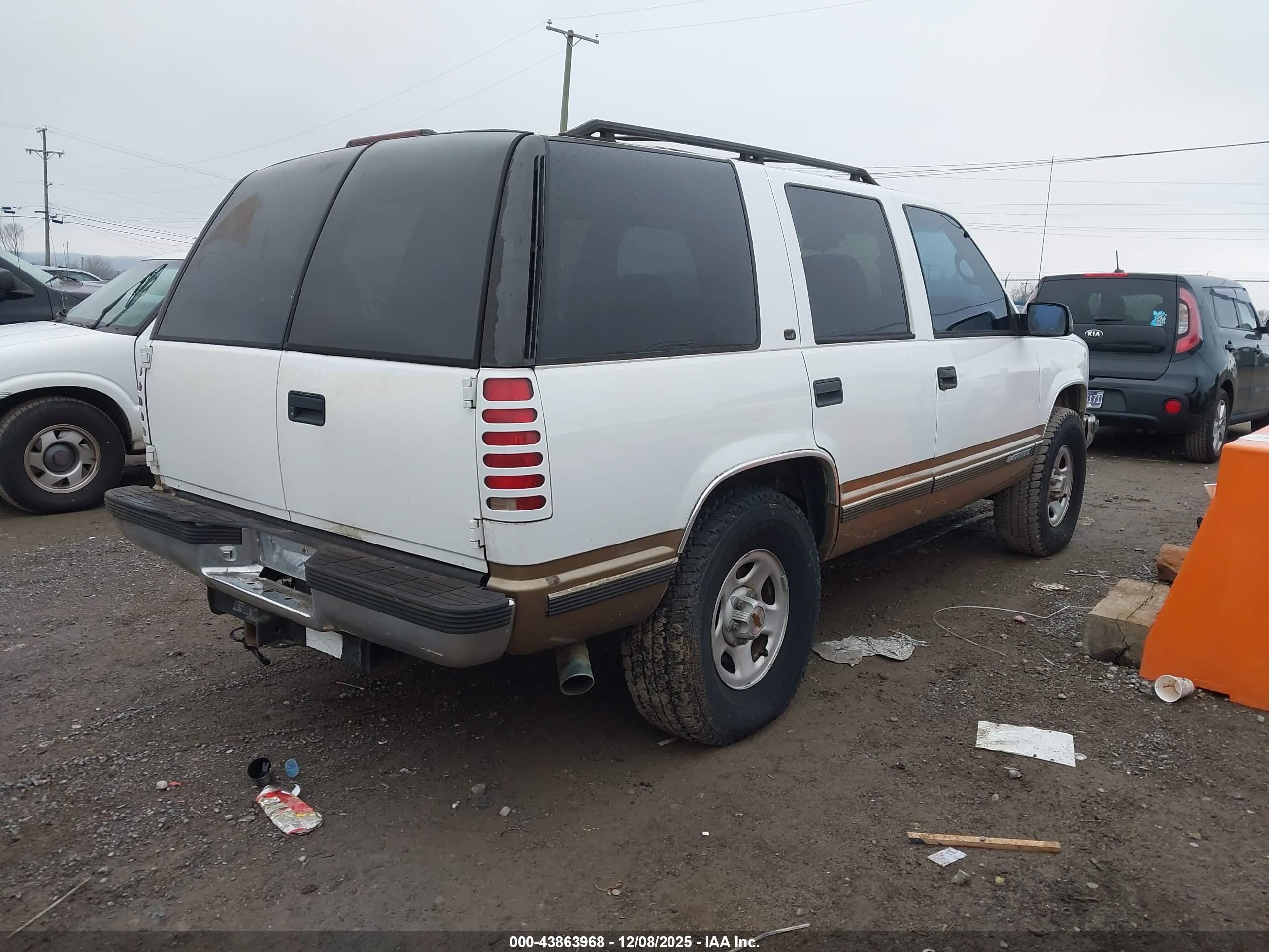 1998 Chevrolet Tahoe Ls White vin: 1GNEK13R5WJ361279