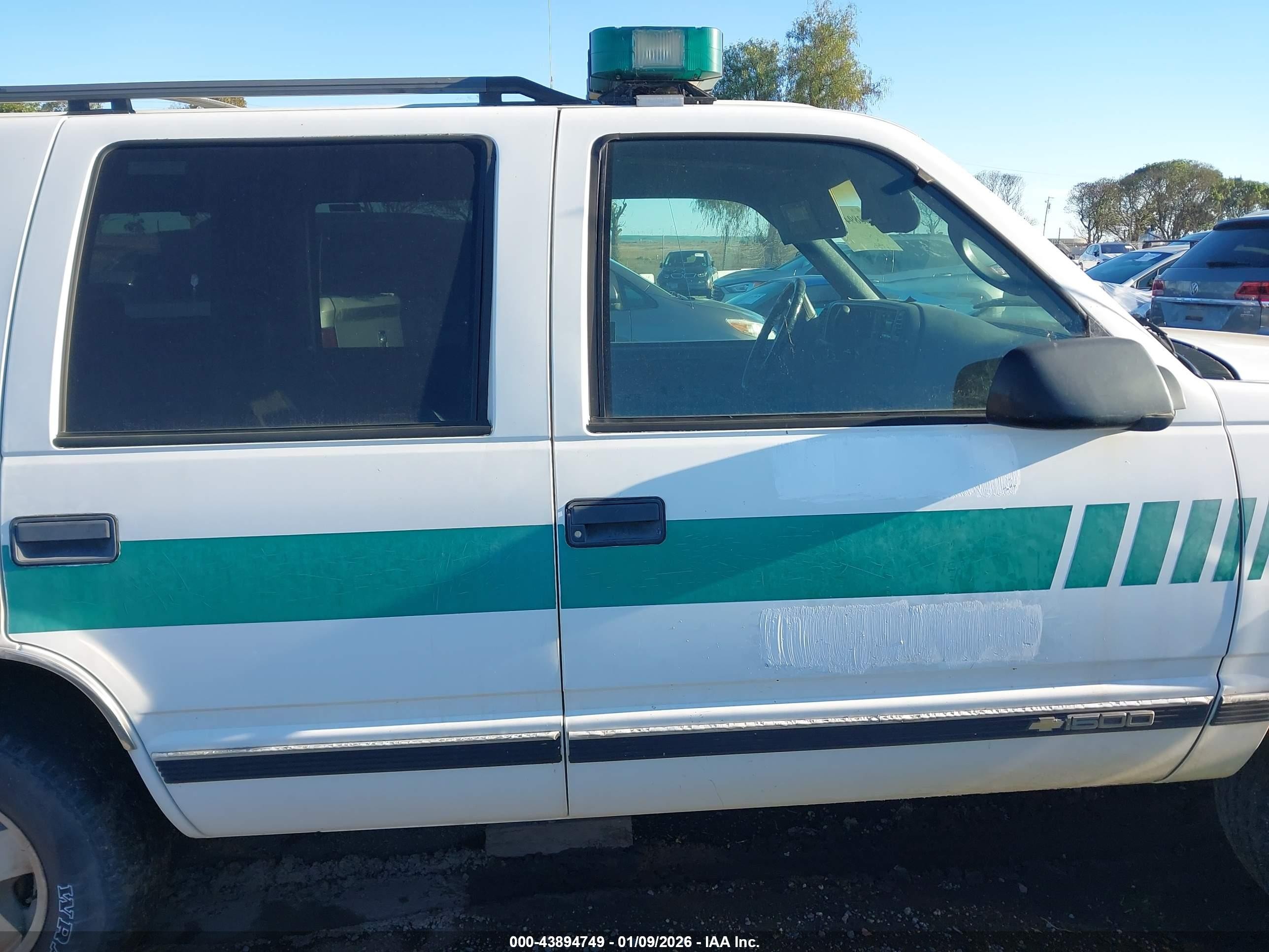 1996 Chevrolet Tahoe K1500 White vin: 1GNEK13R6TJ387174