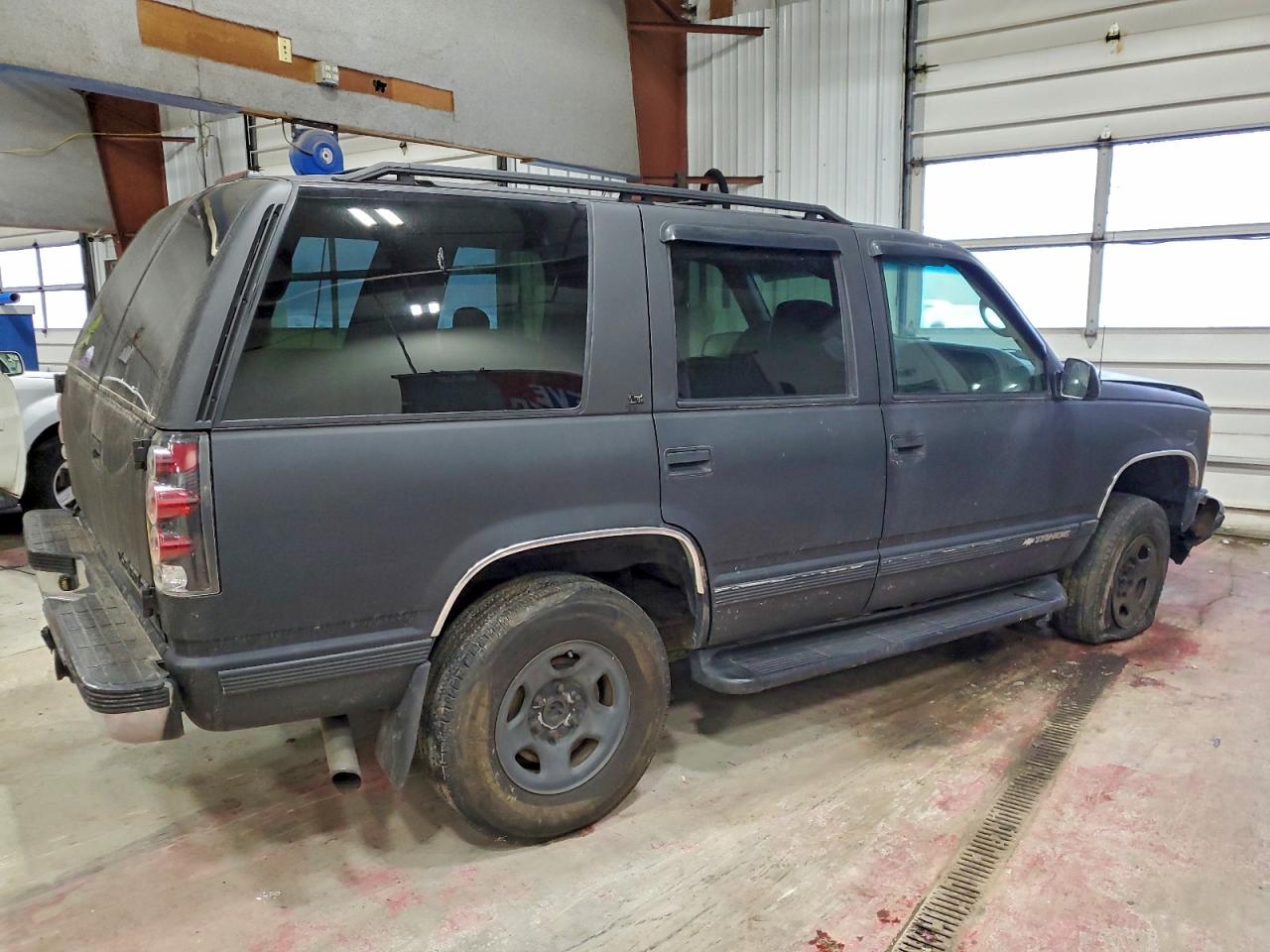 1998 Chevrolet Tahoe K1500 Черный vin: 1GNEK13R6WJ329053