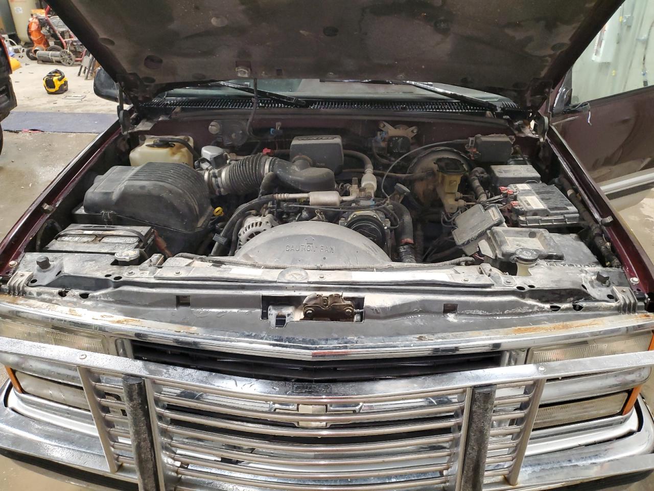 1996 Chevrolet Tahoe K1500 Burgundy vin: 1GNEK13R8TJ320320