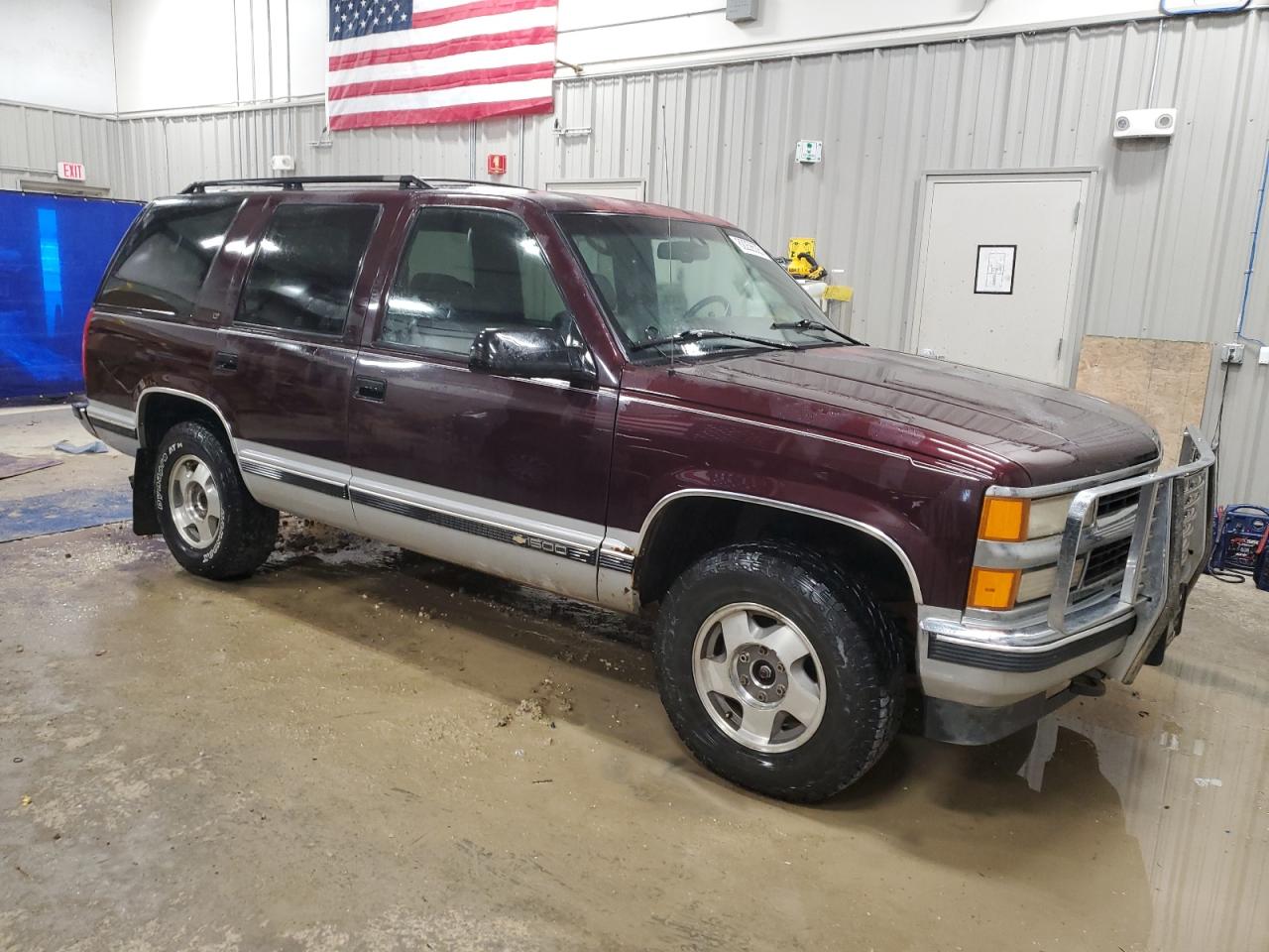 1996 Chevrolet Tahoe K1500 Burgundy vin: 1GNEK13R8TJ320320