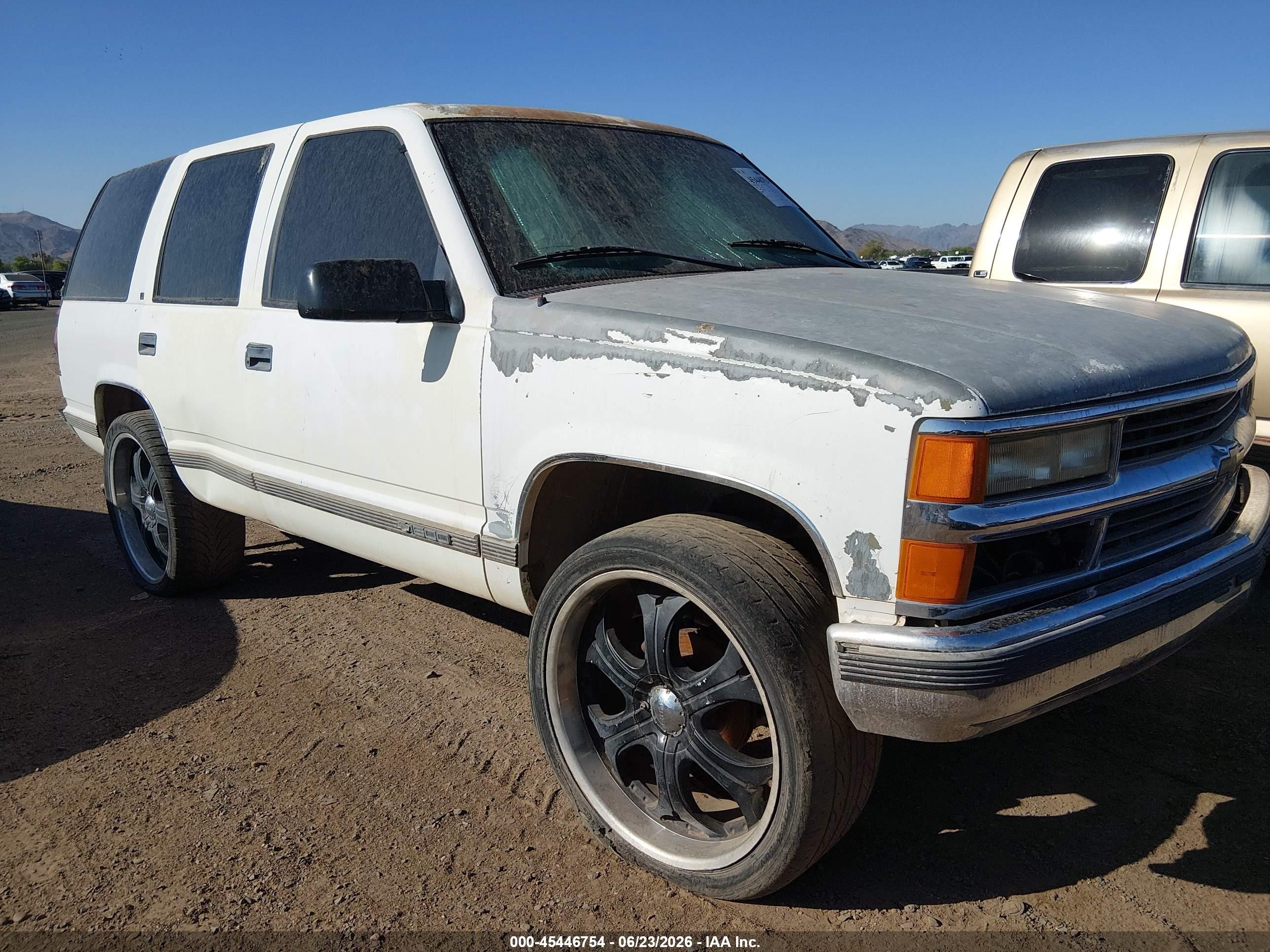 1996 Chevrolet Tahoe K1500 White vin: 1GNEK13R8TJ340924