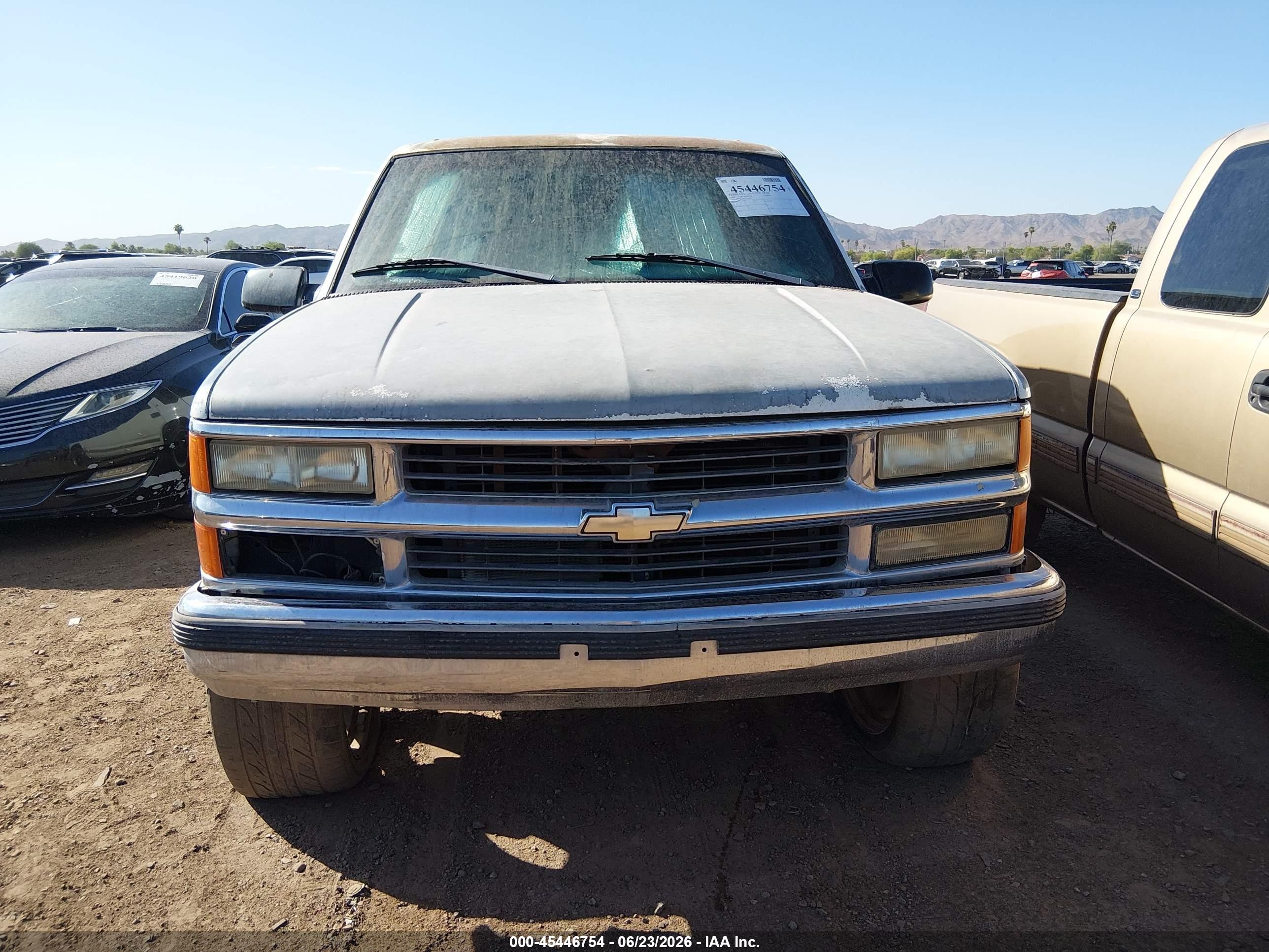 1996 Chevrolet Tahoe K1500 White vin: 1GNEK13R8TJ340924