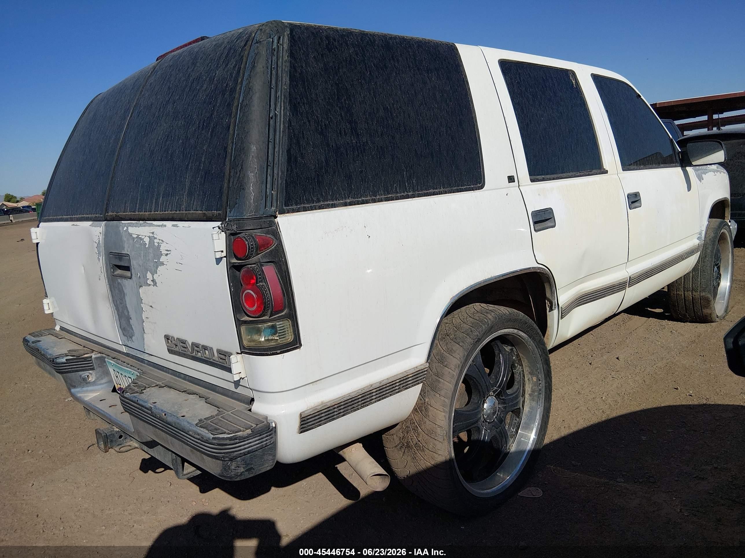 1996 Chevrolet Tahoe K1500 White vin: 1GNEK13R8TJ340924