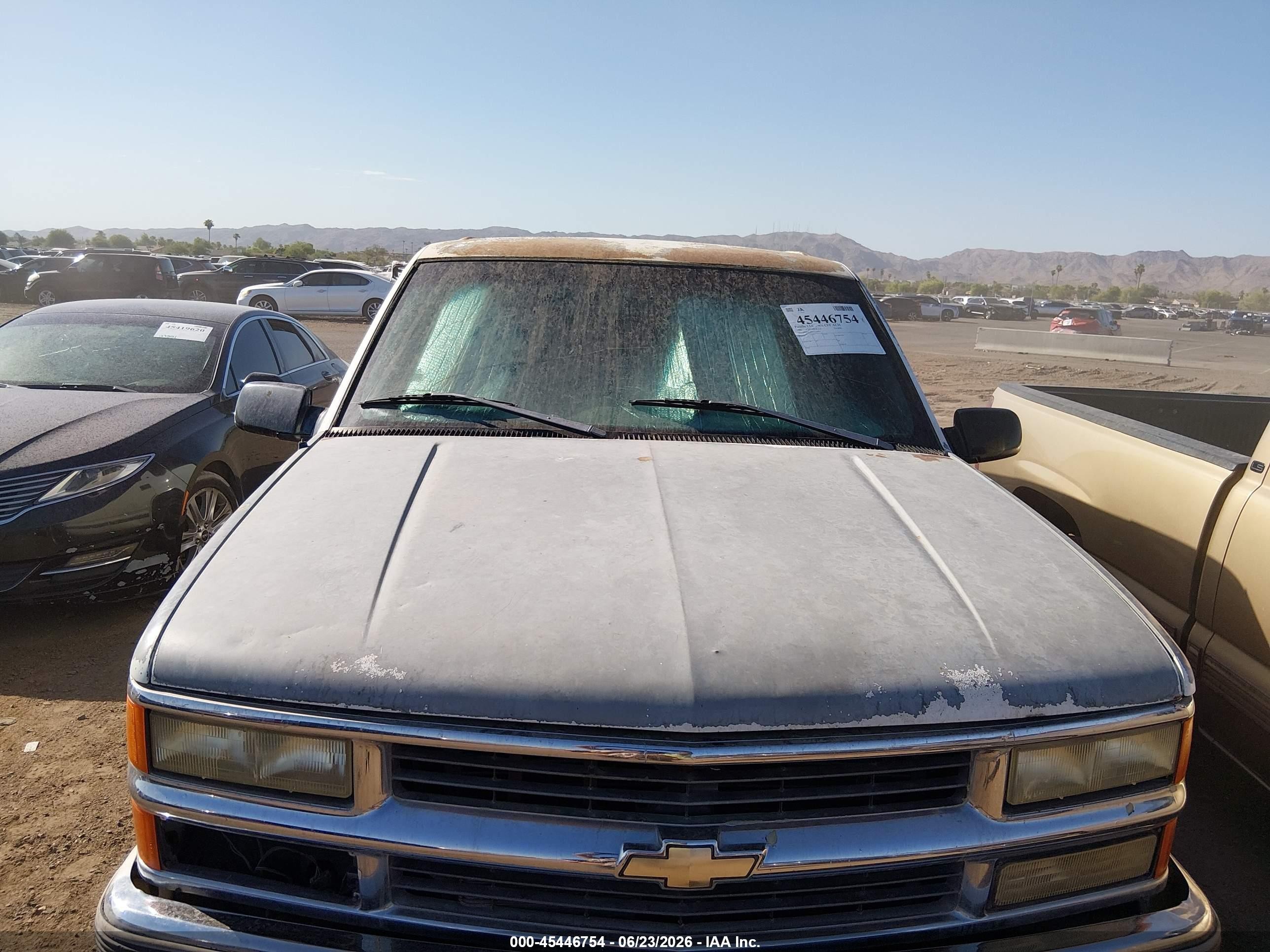 1996 Chevrolet Tahoe K1500 White vin: 1GNEK13R8TJ340924
